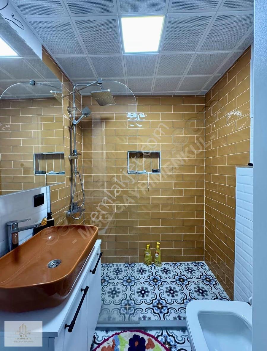 Msg'den Karşıyakada Sahile 400 Metre -modern Tadilatlı 2+1 Daire - Görsel 7