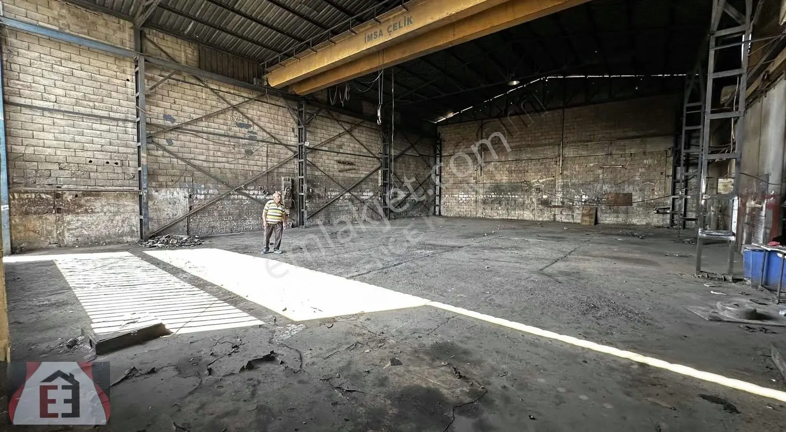 Küsget Sanayi'de On Tonluk Vinçli 400 Metre² Dükkan