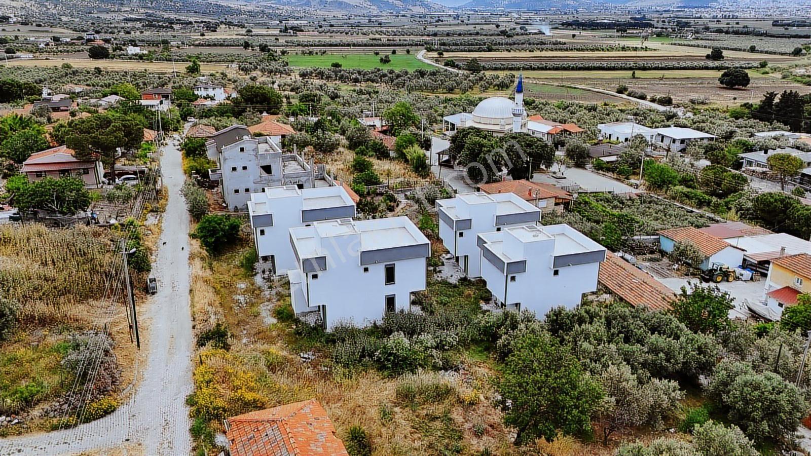 İzmir'in Muhteşem Sahil İlçesinde Deniz Manzaralı İmarlı Arsa - Görsel 13
