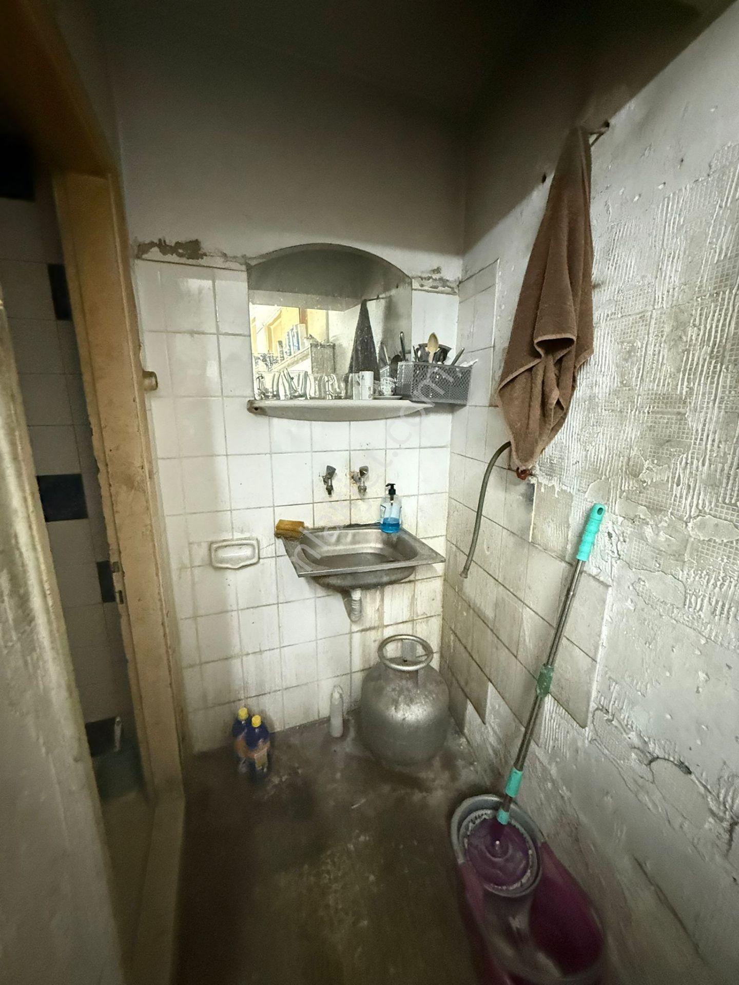 Mithatpaşa Caddesinde Satılık Dükkan Mağaza - Görsel 24