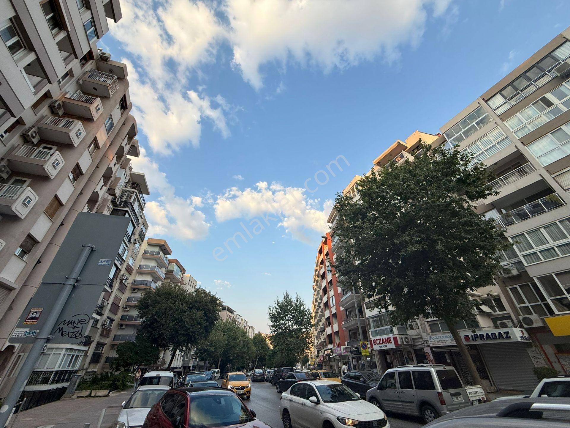 Mithatpaşa Caddesinde Satılık Dükkan Mağaza - Görsel 2