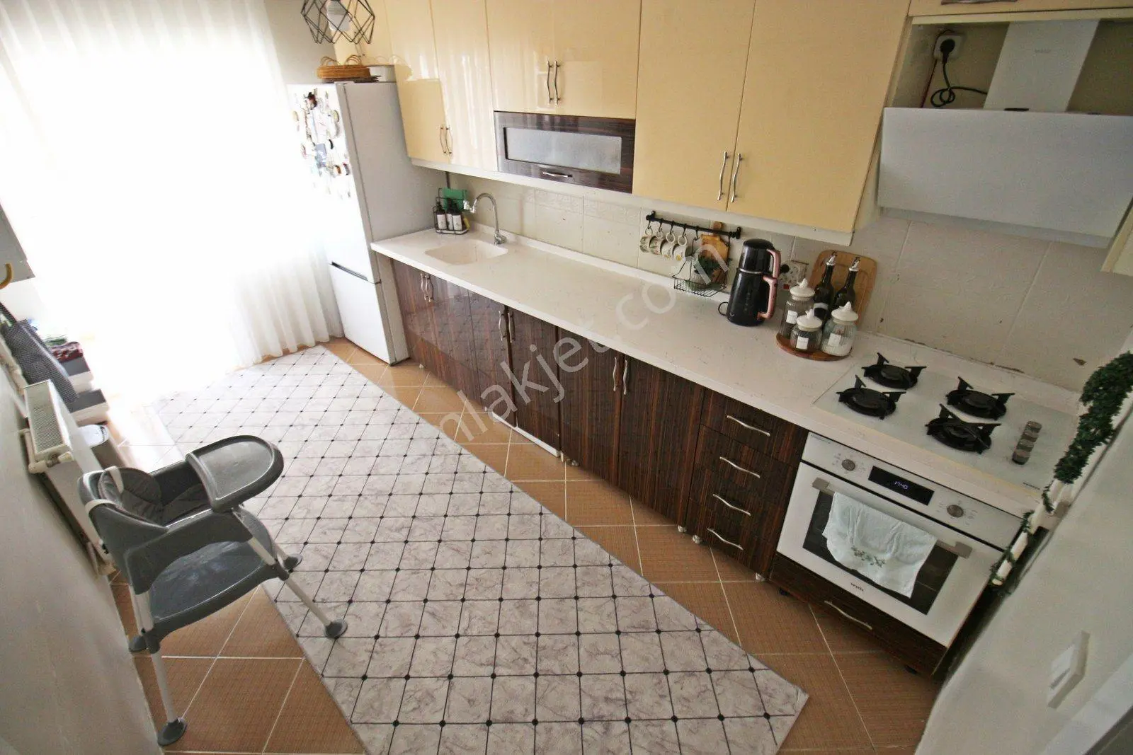 Gamze Emlak'tan Alsancak'ta Ara Kat^full Yapılı^135m² Kilerli!