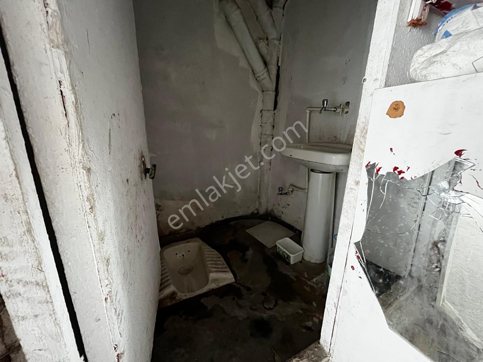 Abidin Paşada 24 Metre Satılık Dükkan - Görsel 6