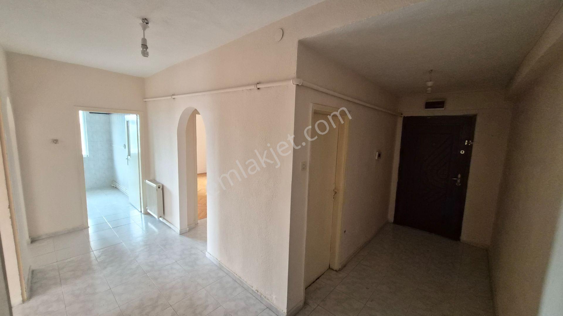 Abidin Paşada Bağımsız Salon 2. Katta 3+1 Yapılı Kiralık Daire - Görsel 21
