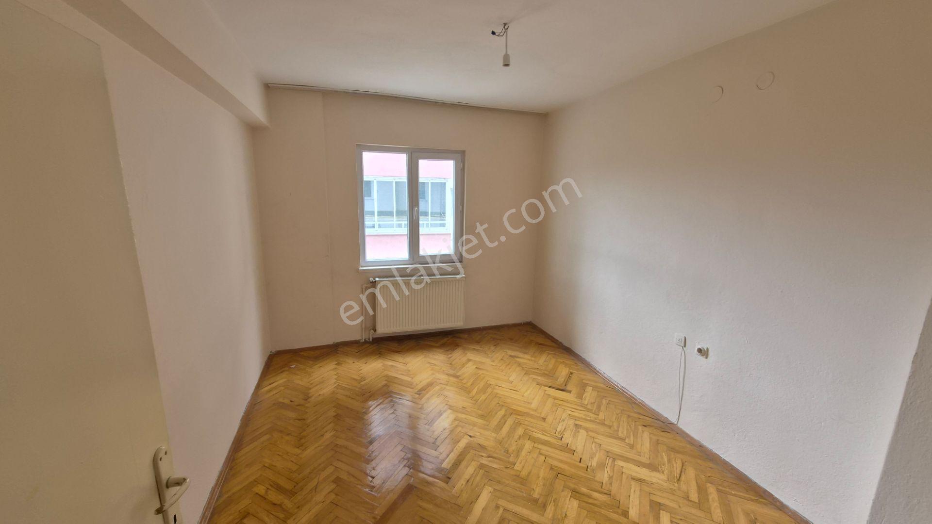 Abidin Paşada Bağımsız Salon 2. Katta 3+1 Yapılı Kiralık Daire - Görsel 9