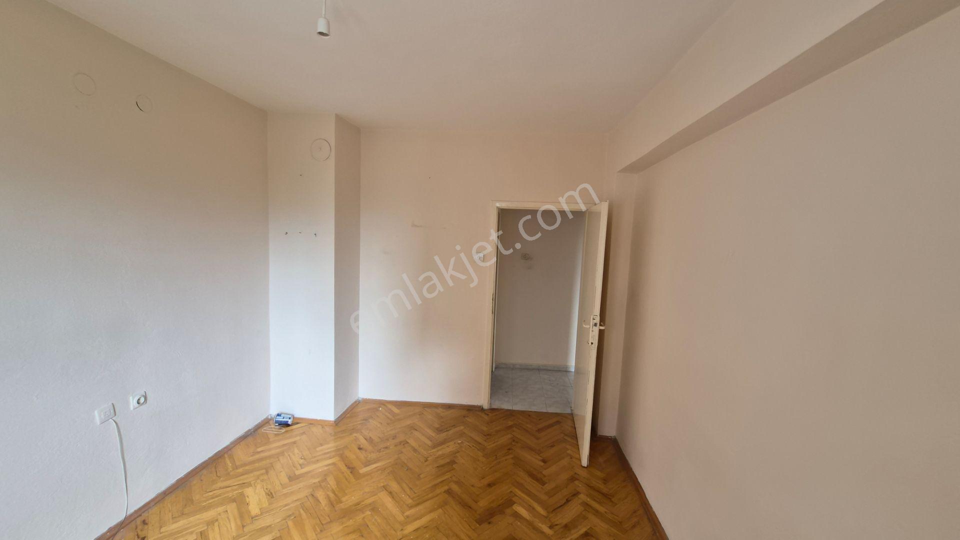 Abidin Paşada Bağımsız Salon 2. Katta 3+1 Yapılı Kiralık Daire - Görsel 10