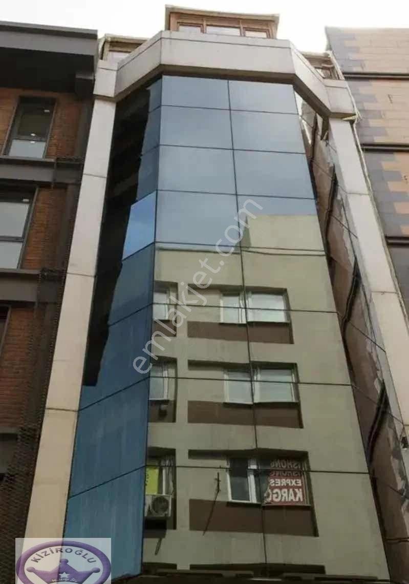 Kadıköy Rıhtımda Deniz Manzaralı Plaza Ofis Katları - Görsel 21