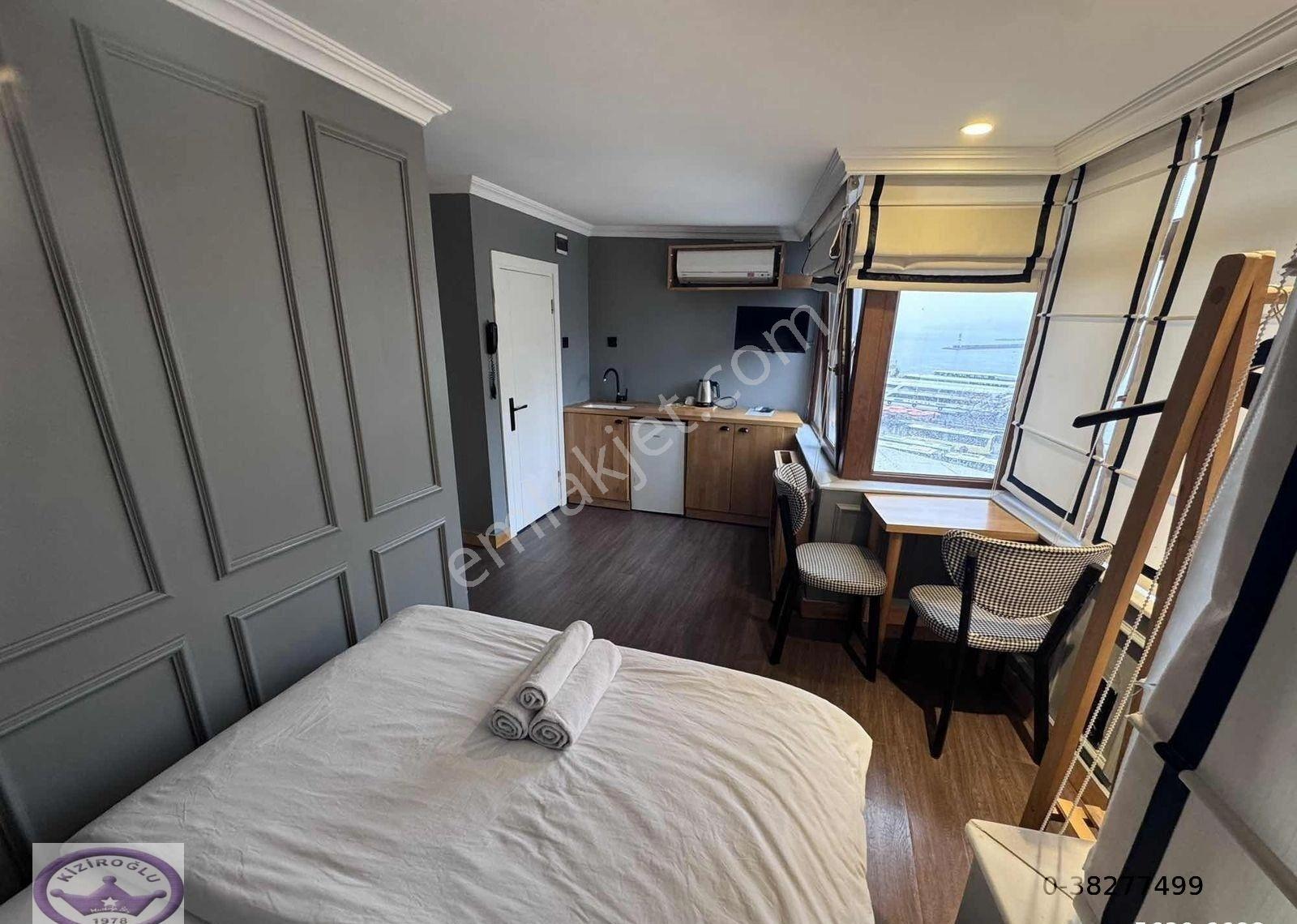 Kadıköy Rıhtımda Deniz Manzaralı Plaza Ofis Katları