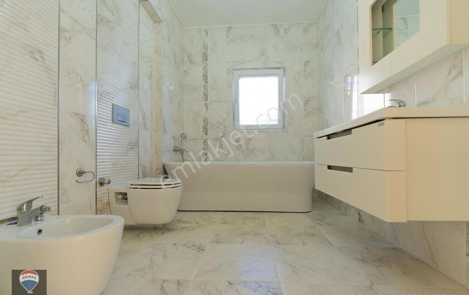Kuşadası Soğucakta Denizin Ve Yeşilin Birleştiği Eşsiz Manzaralı 5+1 Villa - Görsel 15
