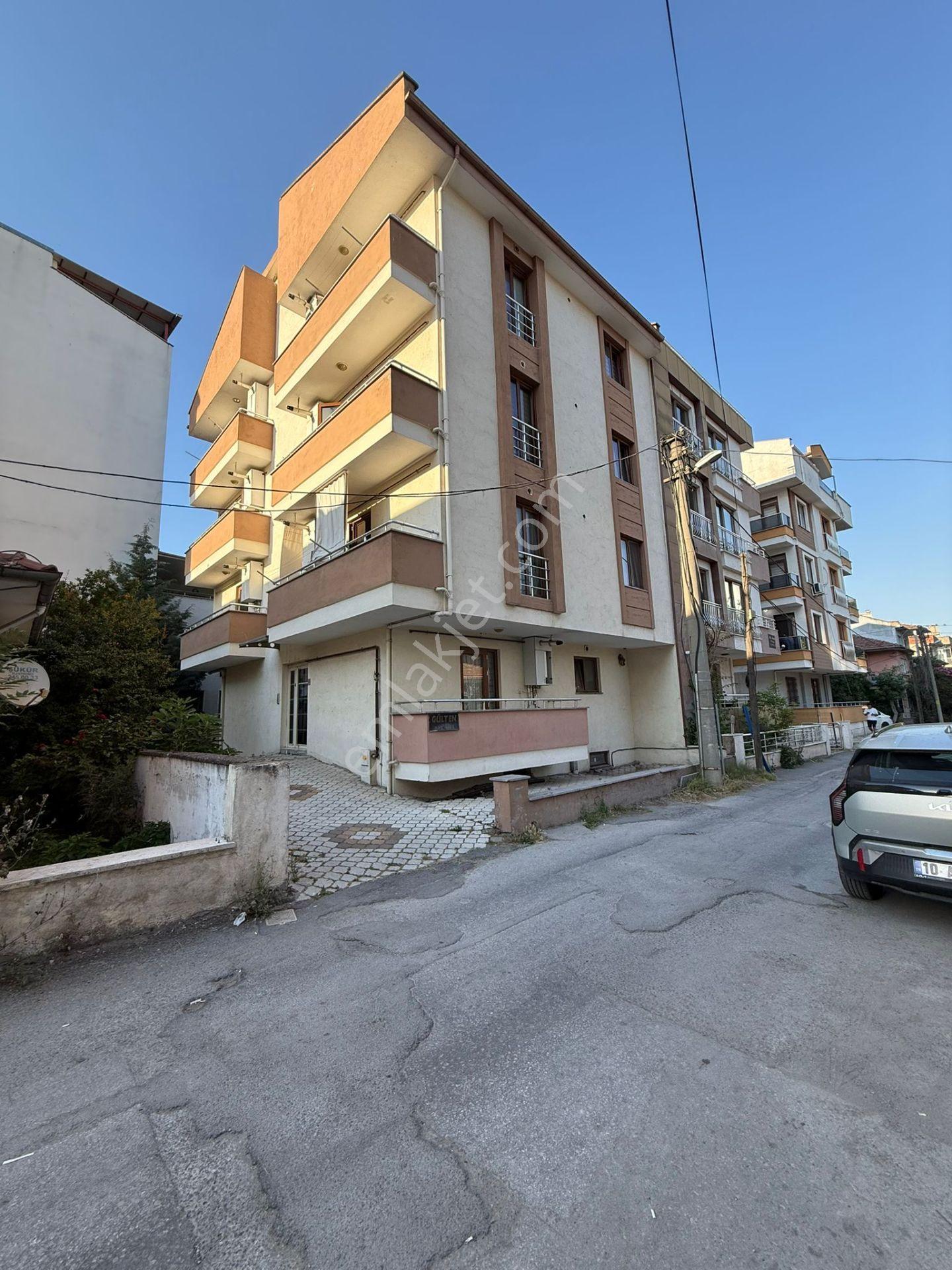 Kiralık 1+1 Full Eşyalı Kasaplar Mah. Soma Cadde Üzeri