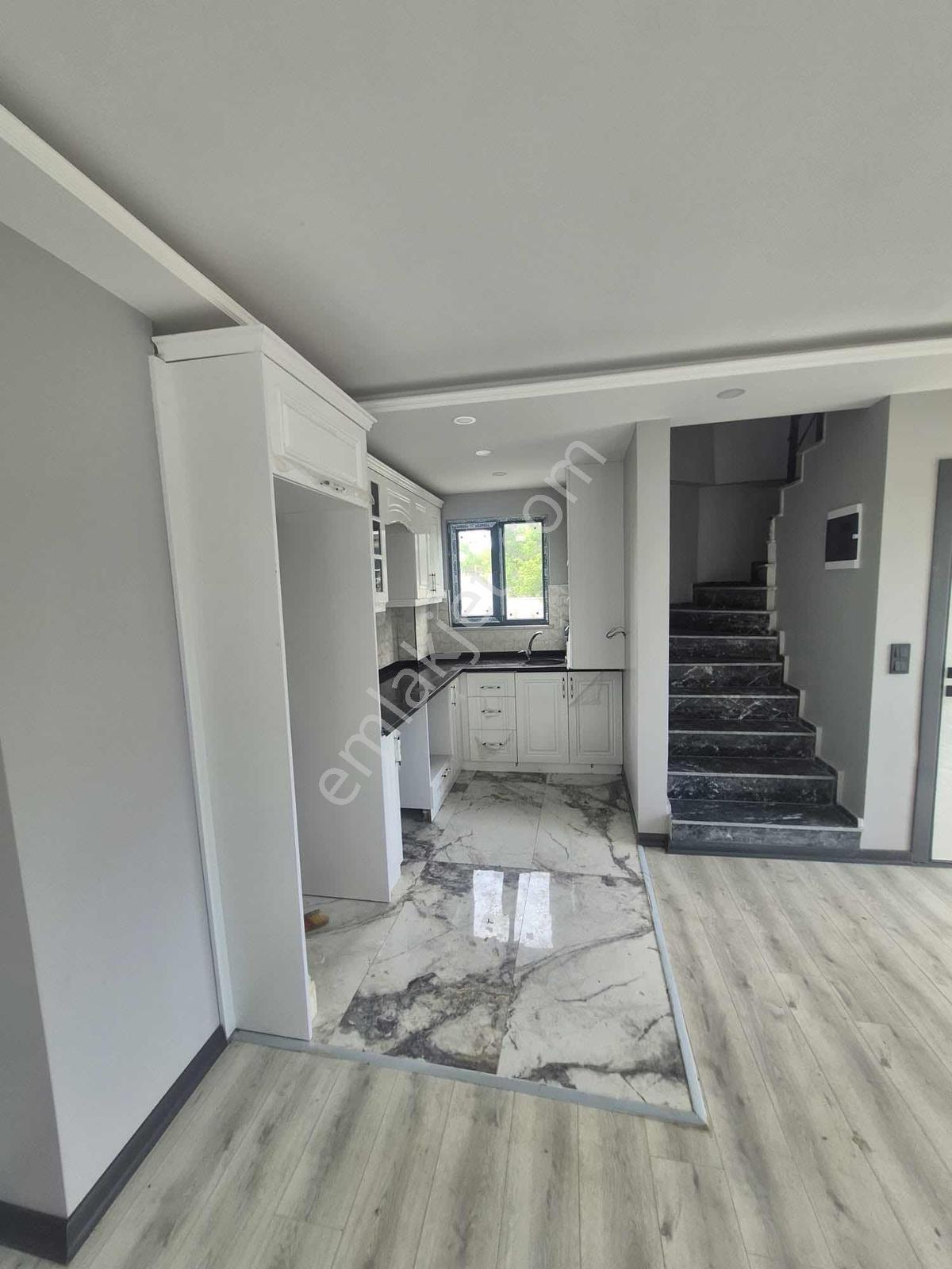 Tekirdağ'da Denize 750 M Araç Takasına Uygun Sıfır Yazlık Villa - Görsel 5