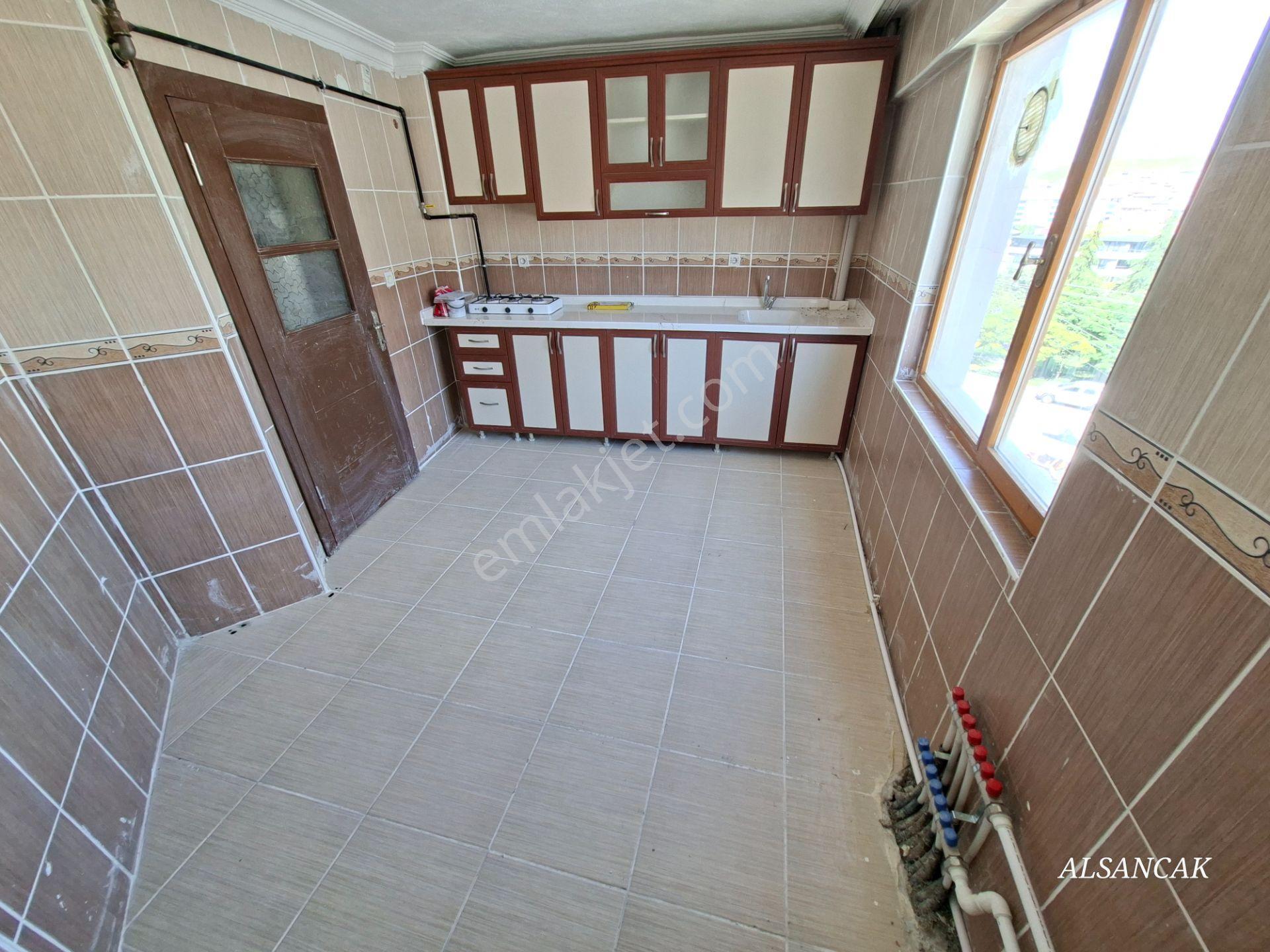 Alsancak Mahallesinde Orta Kat Ön Cephe 3+1 Kiralık Daire - Görsel 4