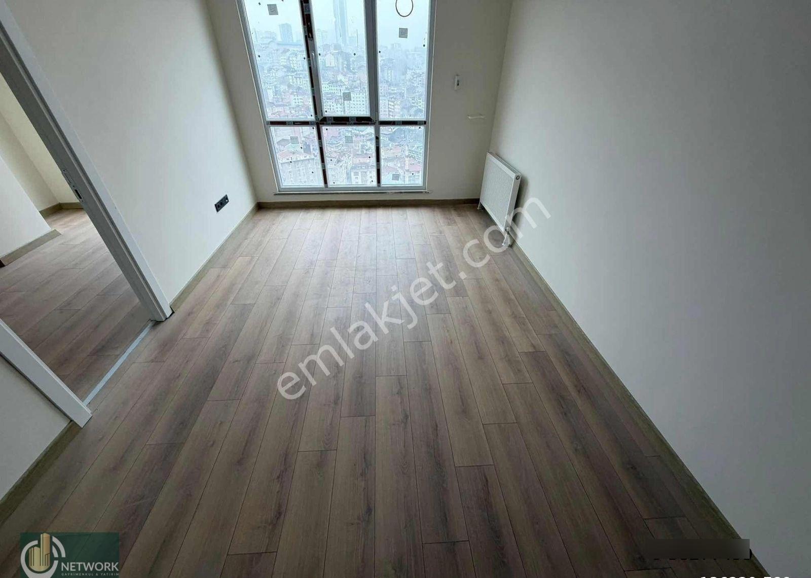 +sıfır Bina+levent'e Yakn Cadde'ye Yürüme Mesafesinde Arakat 1+1