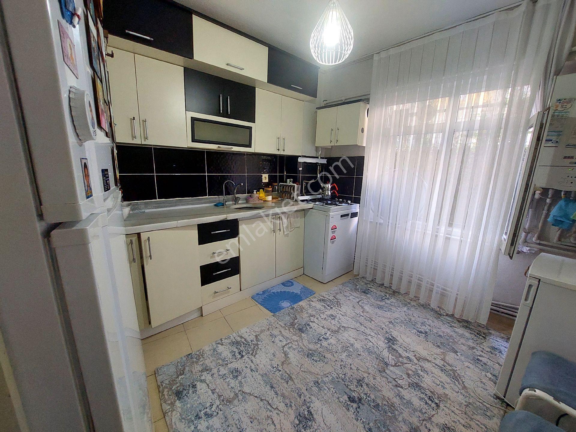Gaziosmanpaşa Küçükköy Yeni Mah Acil Satılık Yüksek Giriş Kat Balkonlu Toprak Tapulu 2+1 95 - Görsel 13