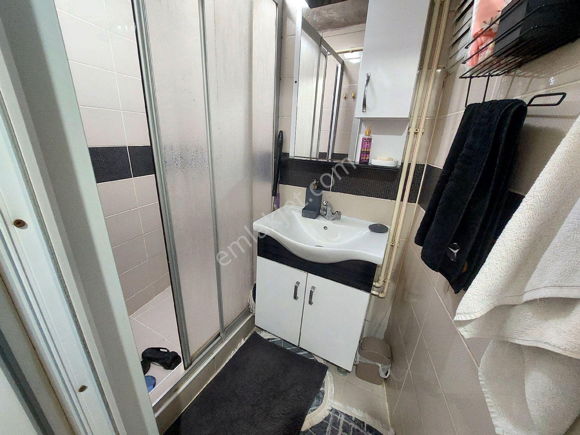 Gaziosmanpaşa Küçükköy Yeni Mah Acil Satılık Yüksek Giriş Kat Balkonlu Toprak Tapulu 2+1 95 - Görsel 24