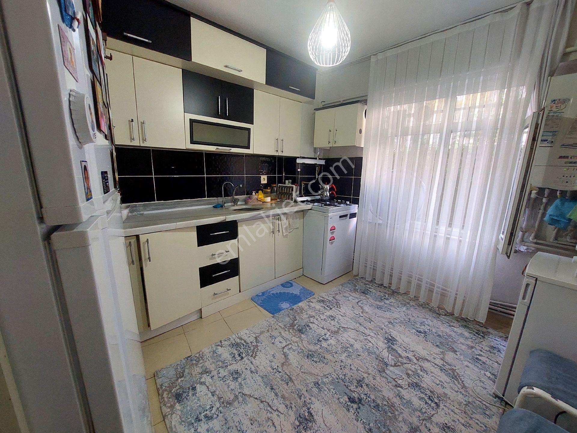 Gaziosmanpaşa Küçükköy Yeni Mah Acil Satılık Yüksek Giriş Kat Balkonlu Toprak Tapulu 2+1 95 - Görsel 12