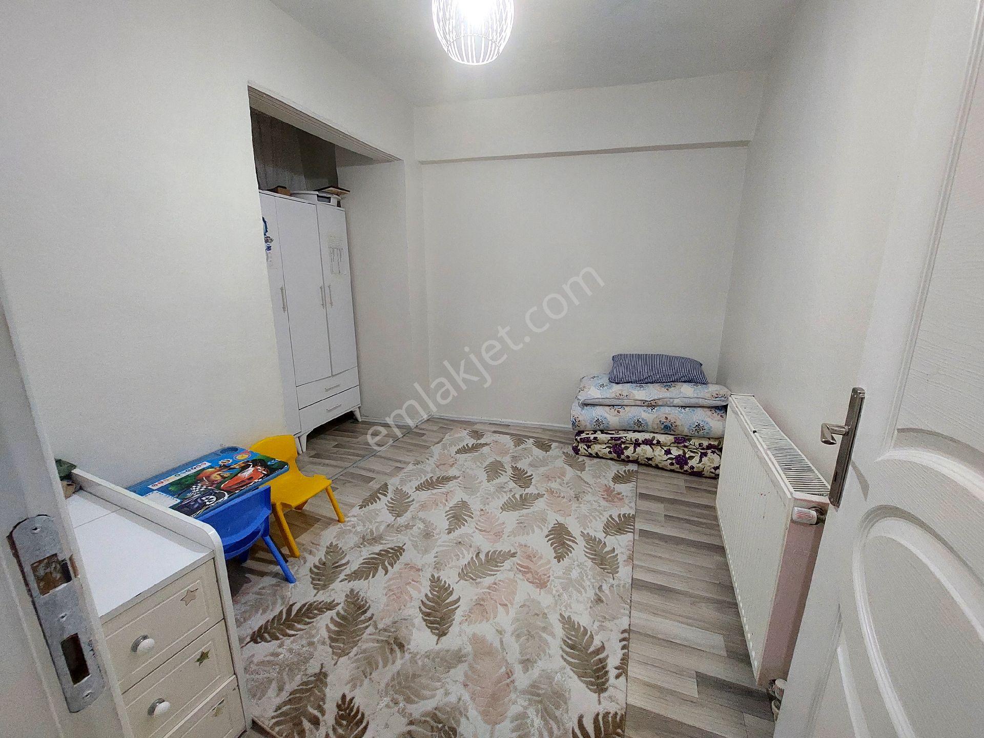 Gaziosmanpaşa Küçükköy Yeni Mah Acil Satılık Yüksek Giriş Kat Balkonlu Toprak Tapulu 2+1 95 - Görsel 9