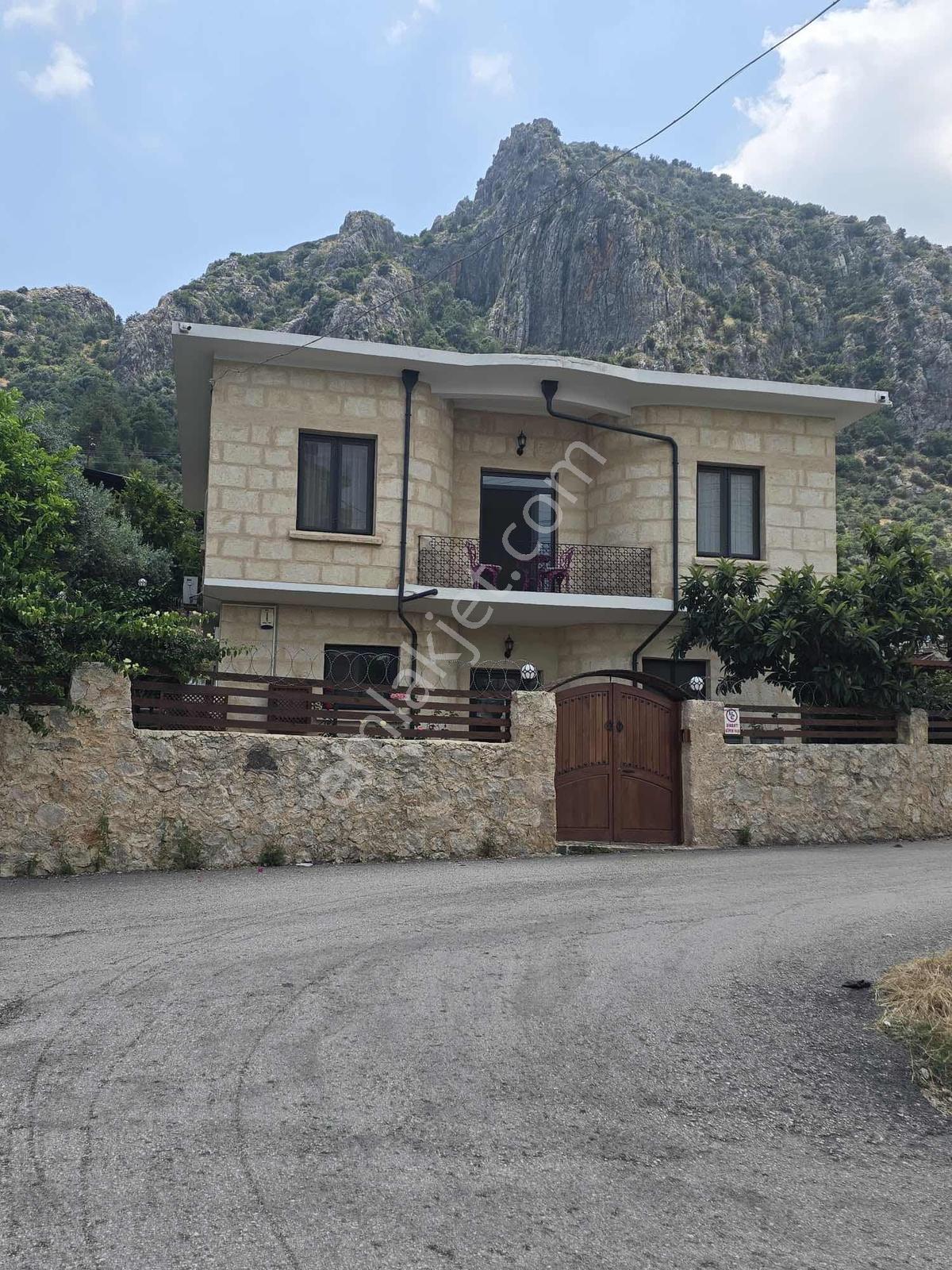 Kozan Gayrimenkul'den Satılık Dubleks Müstakıl Ev