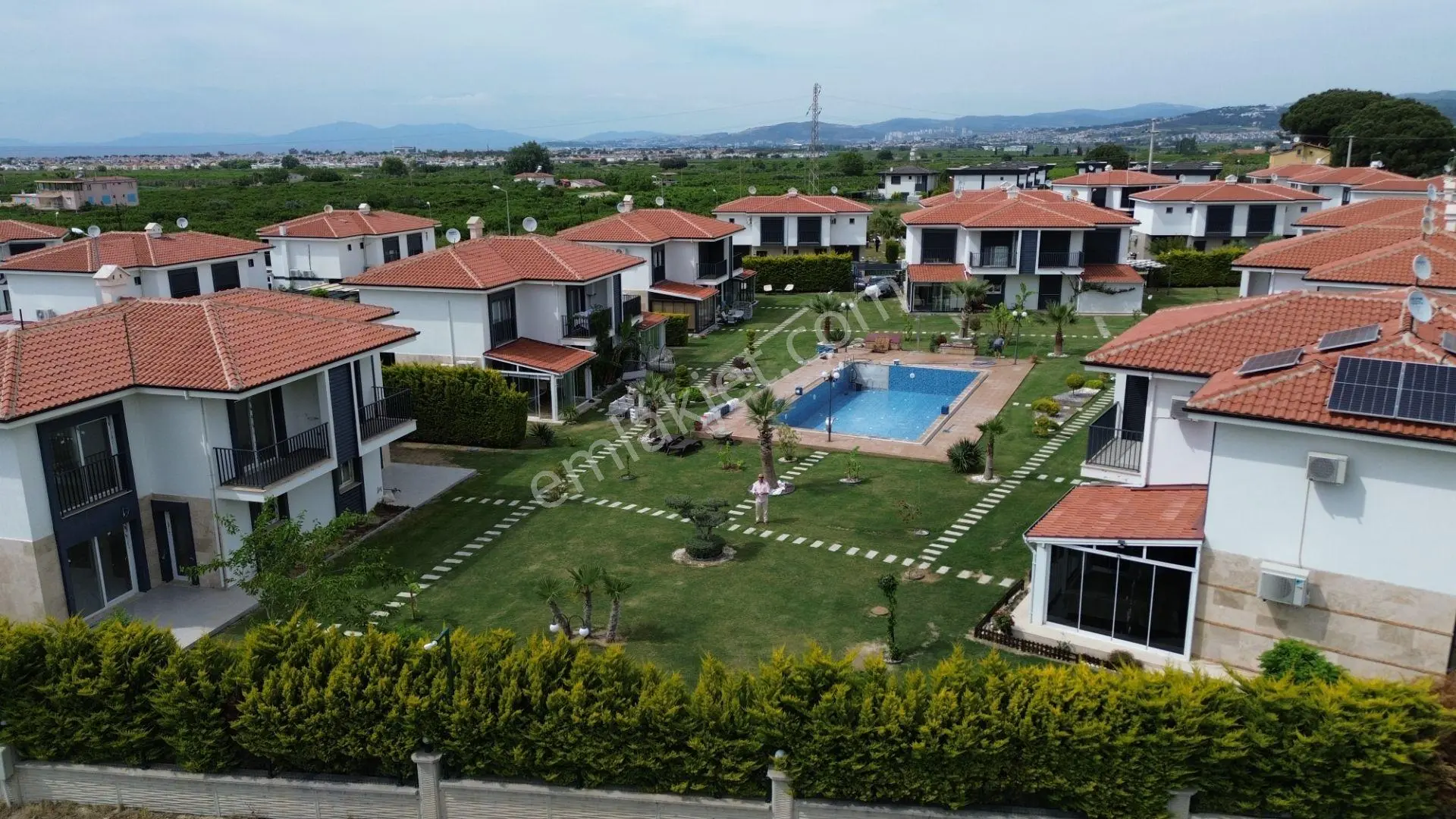 Havuzlu Prestijli Sitede 3+1 Villa - Görsel 15