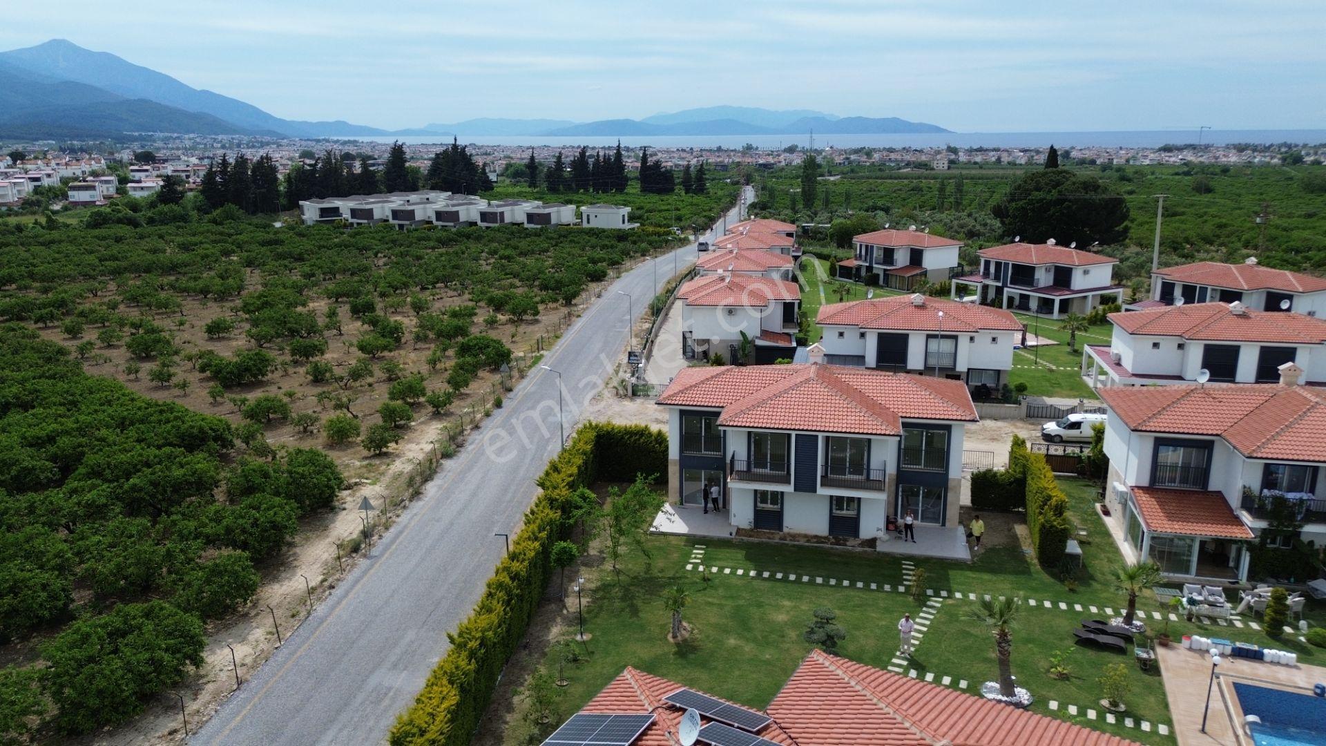 Havuzlu Prestijli Sitede 3+1 Villa - Görsel 3