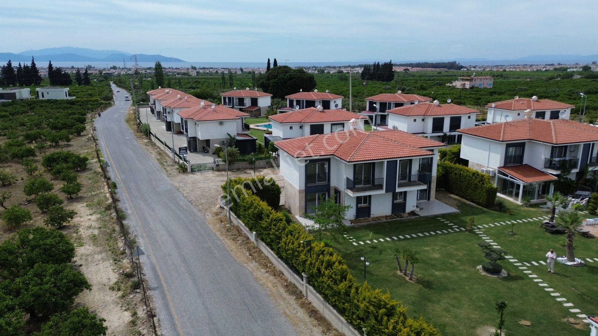 Havuzlu Prestijli Sitede 3+1 Villa - Görsel 12