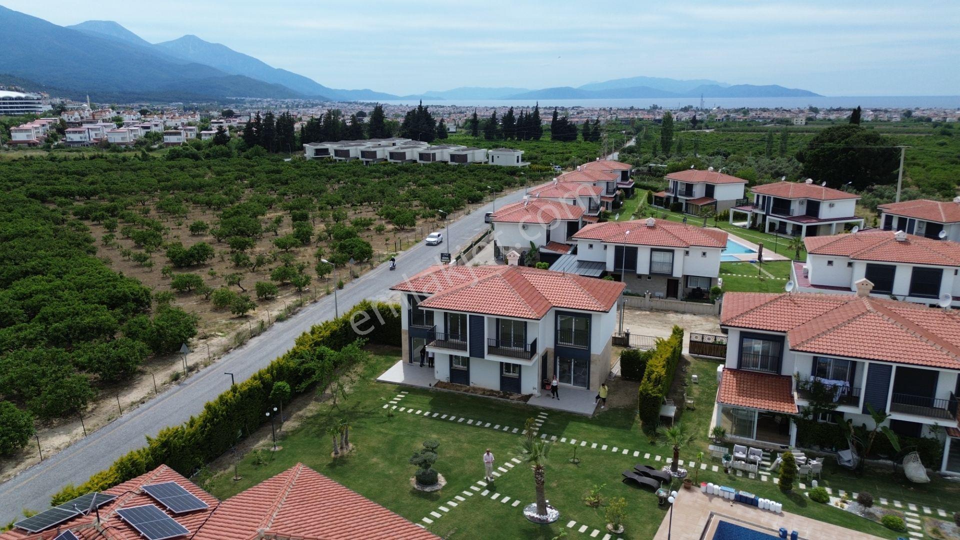 Havuzlu Prestijli Sitede 3+1 Villa - Görsel 2