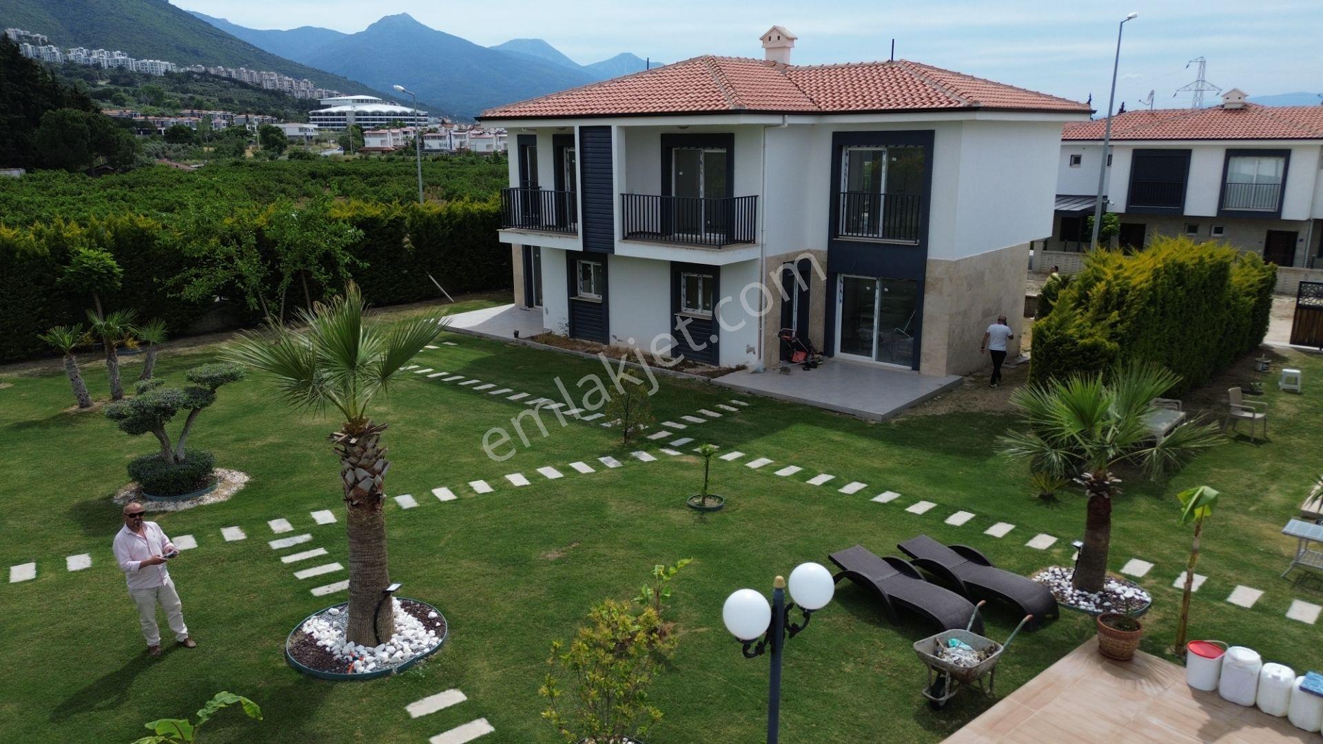 Havuzlu Prestijli Sitede 3+1 Villa - Görsel 7