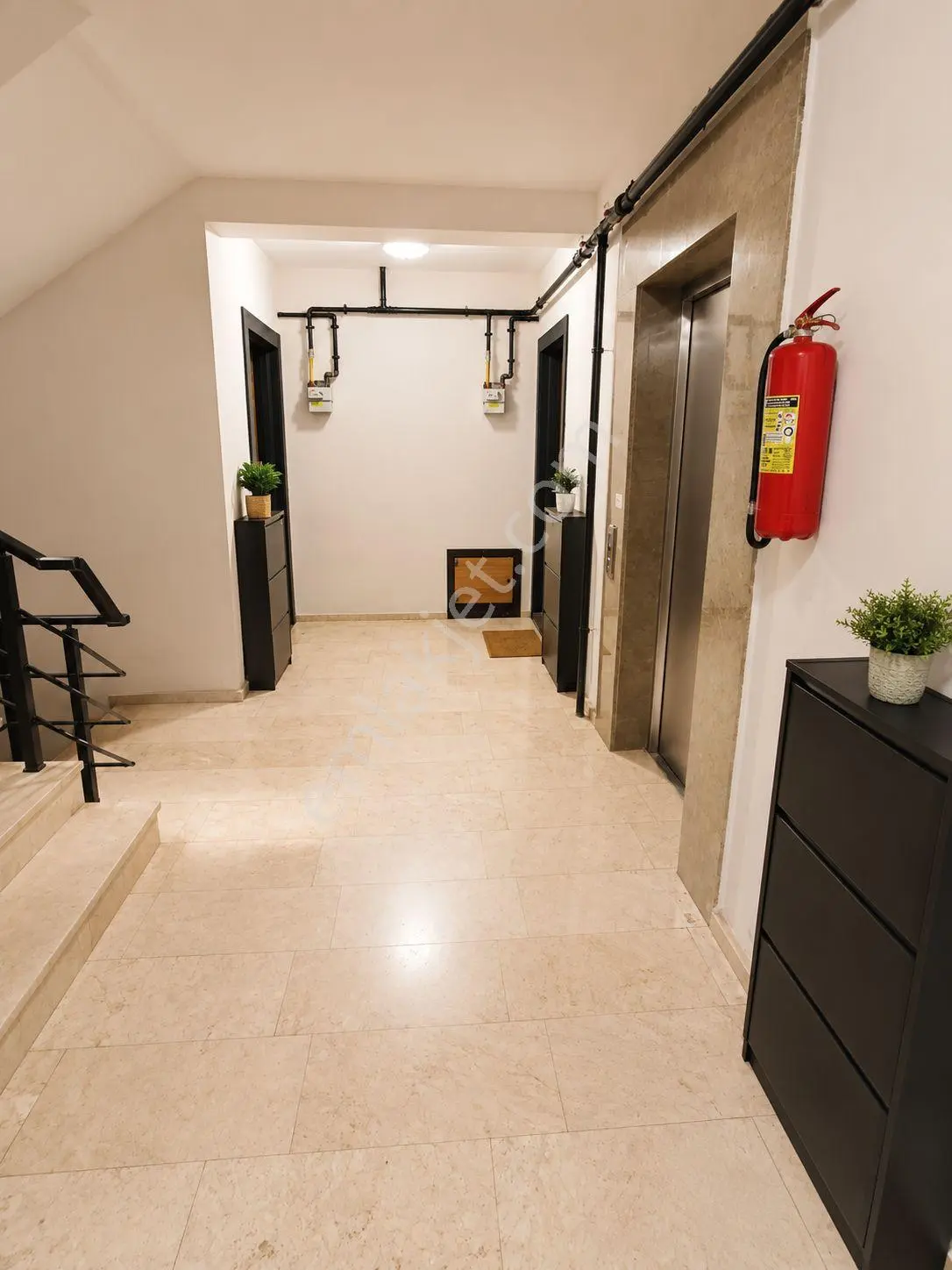 Rota'danaltınova Cumhuriyet Mah. Prestijli Site İçerisinde Eşyalı/eşyasız Satılık 2+1 Daire