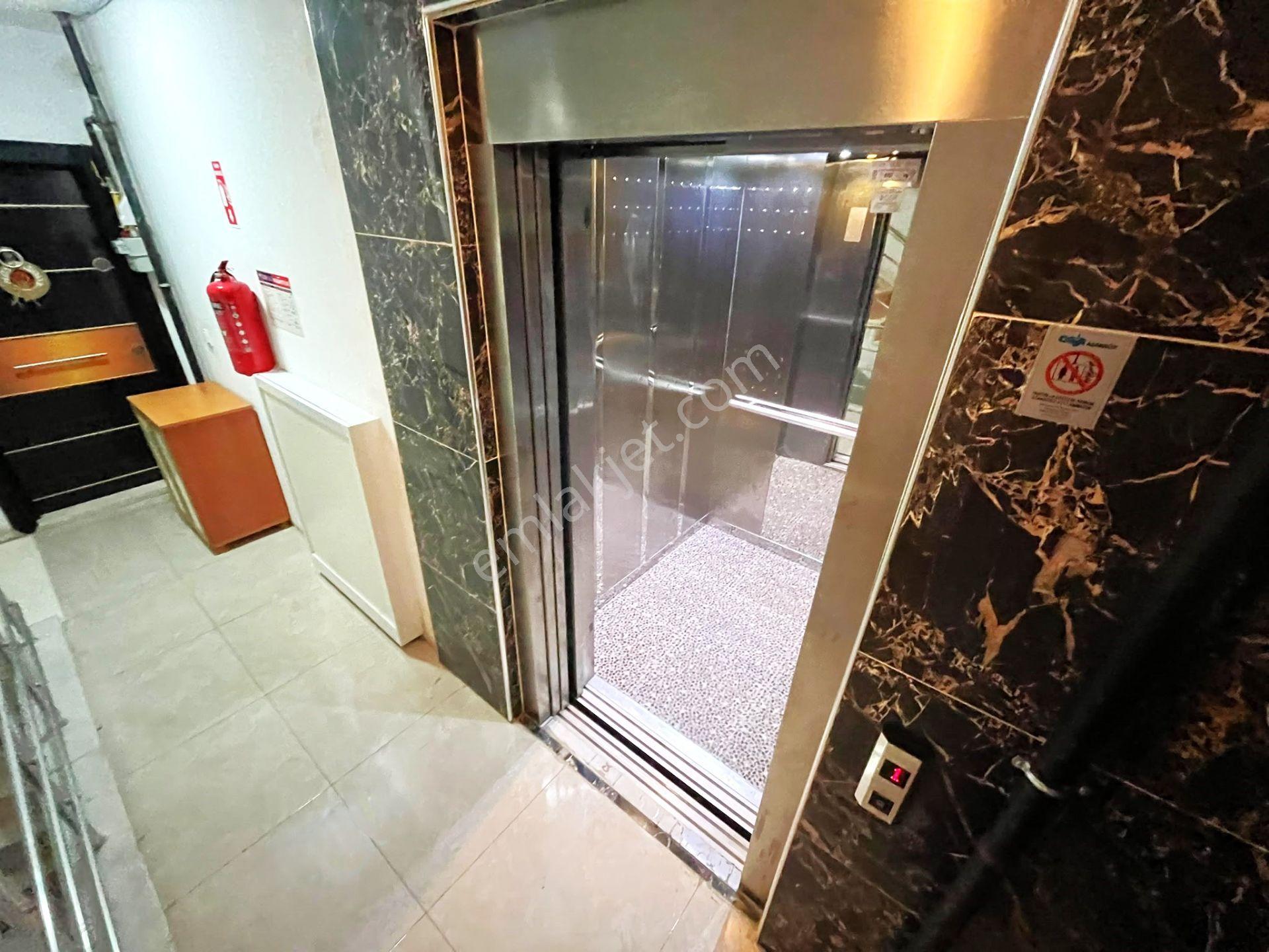Aygül'den Kadıköy'de Genç Binada Köşe Ön Cephe Asansörlü Ayrı Mutfaklı Doğalgazlı 3+1 Kiralık Daire - Görsel 35