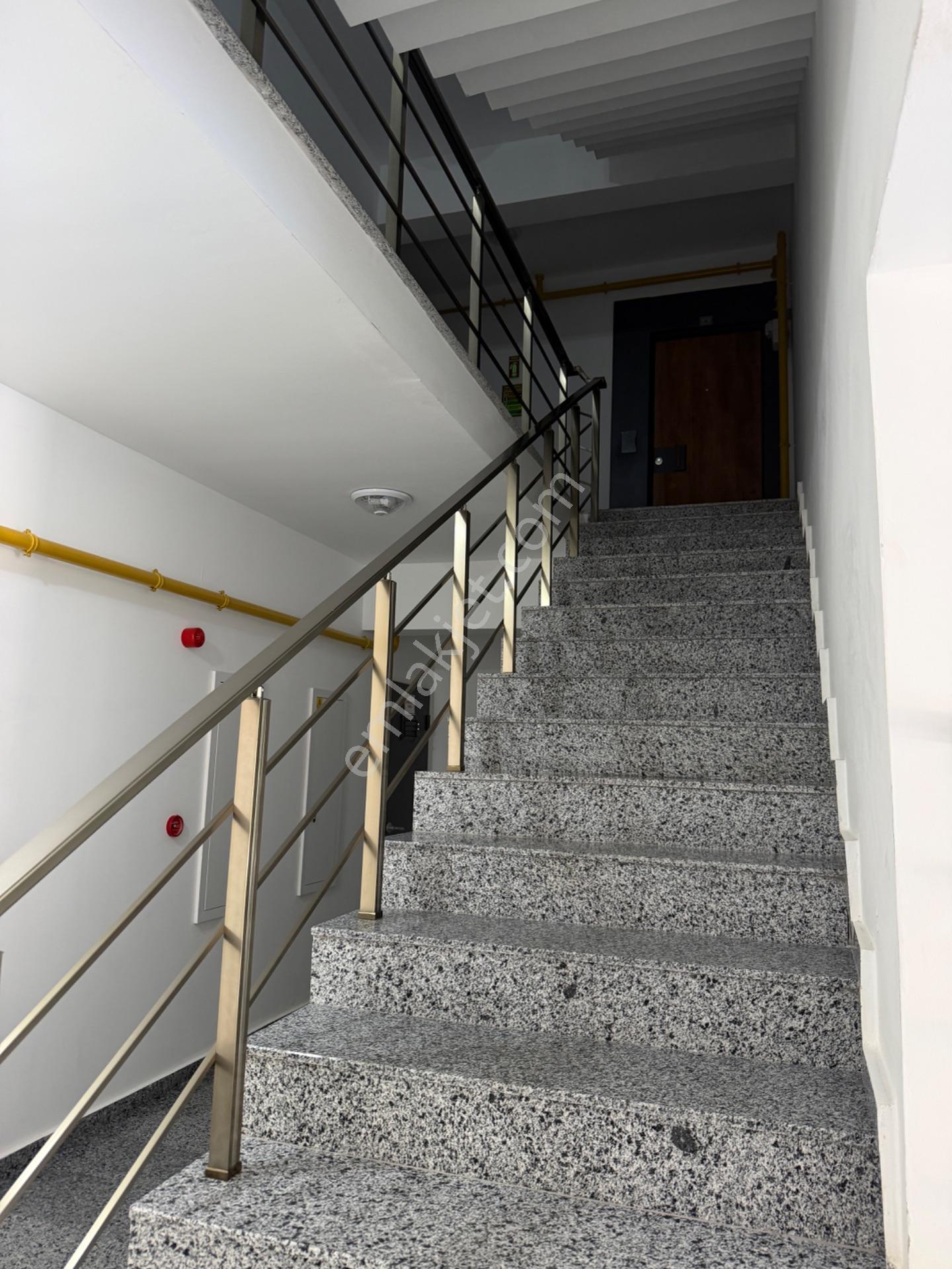 Güzelyalı Mahallesi'nde Satılık 2+1 Daire - Görsel 31
