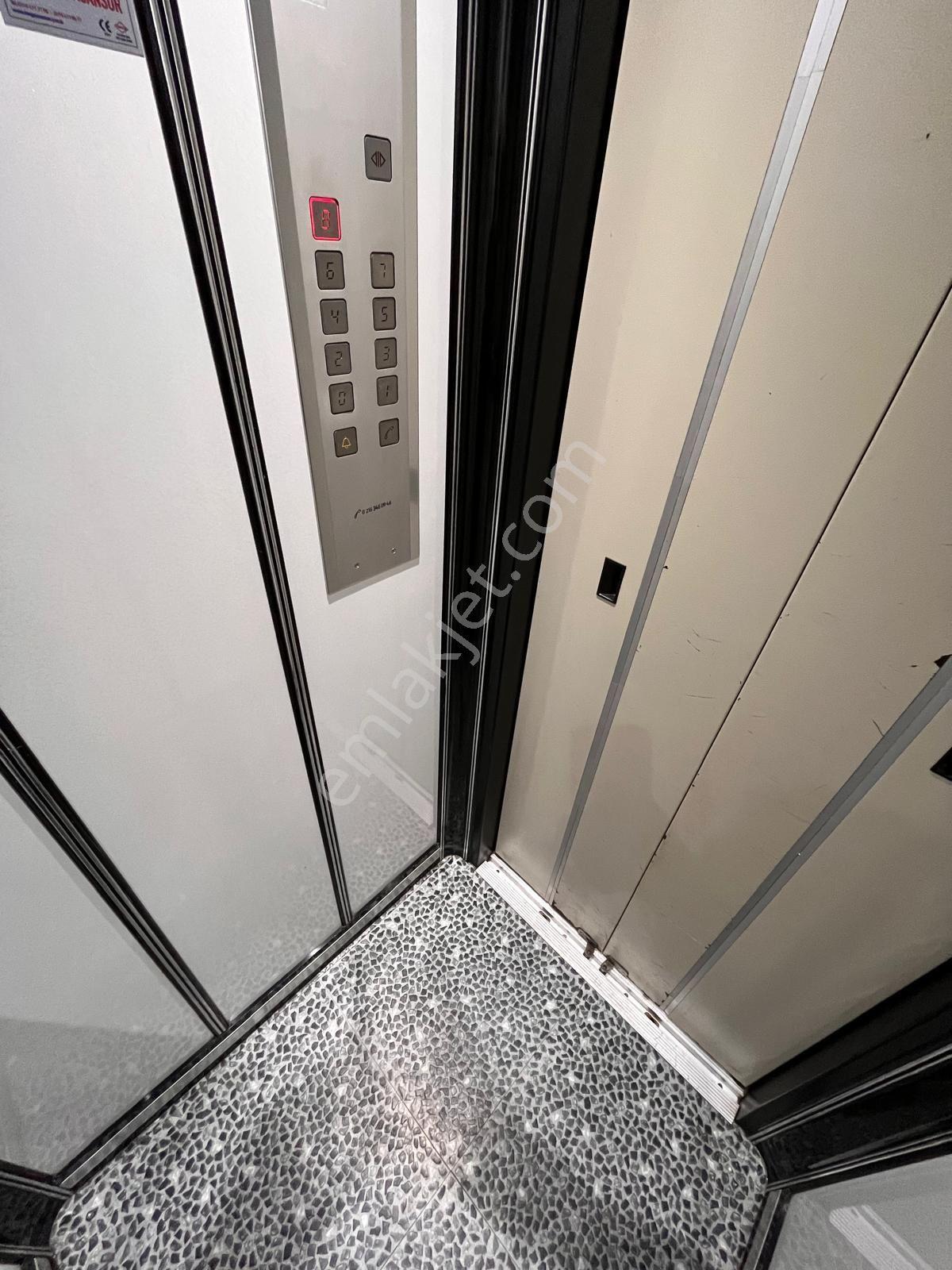 Lf İmaj Erenköyde Marmaray Bağdat Çok Yakın 140m2 Şömineli 3+1 ! - Görsel 15