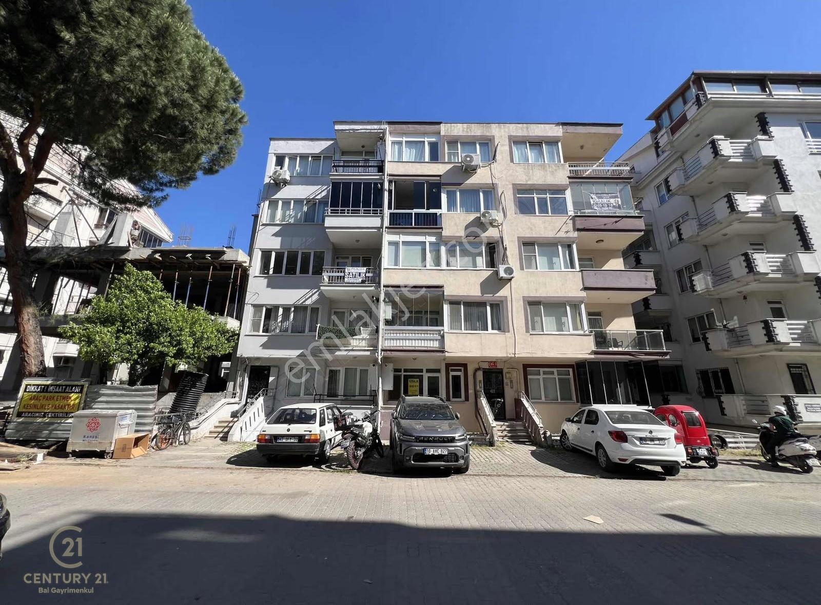 Atatürk Mah Bandırma Cad Üzerinde Ara Kat Satılık 3+1 Daire