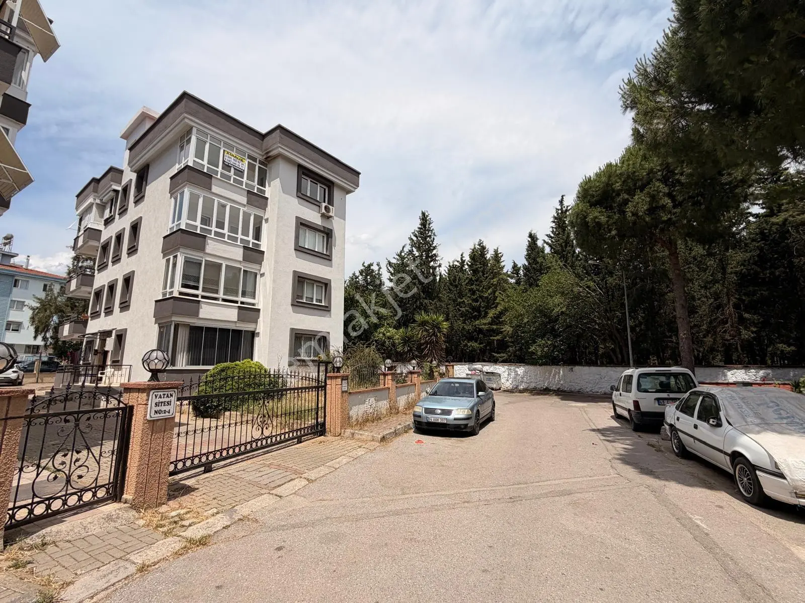 Gaziemir Atıfbey Mah. 3+1 135 M2 Kiralık Daire