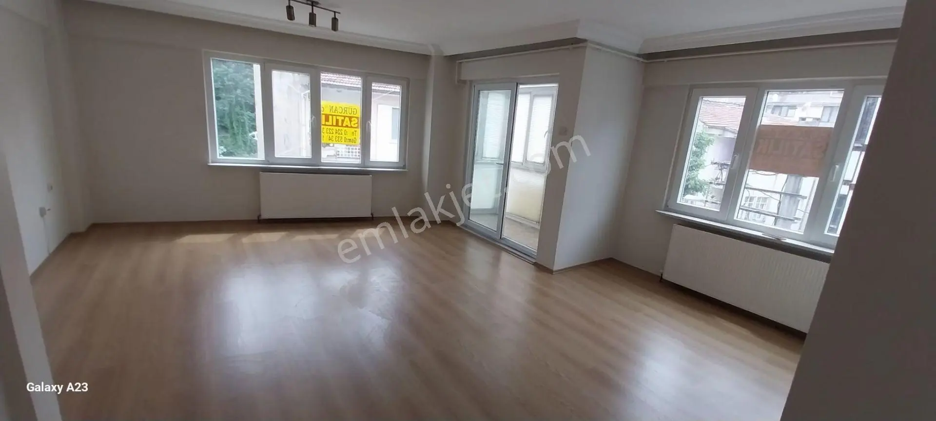 Heykel De Köşe Cepheli Masrafsız Satılık Daire