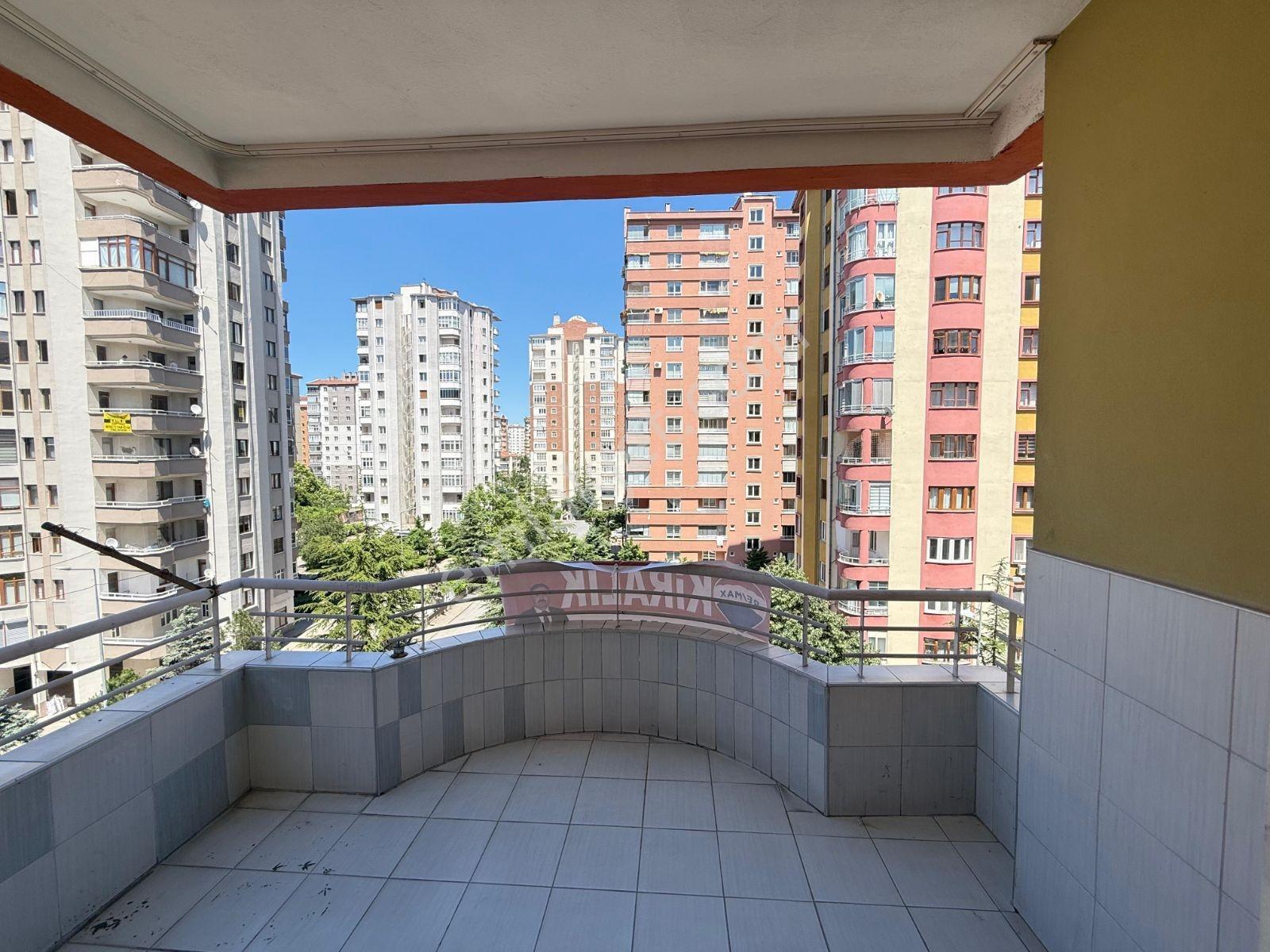 Gültepe'de Kombili 3+1 4 Cepheli Geniş Otoparklı Bakımlı Daire - Görsel 3