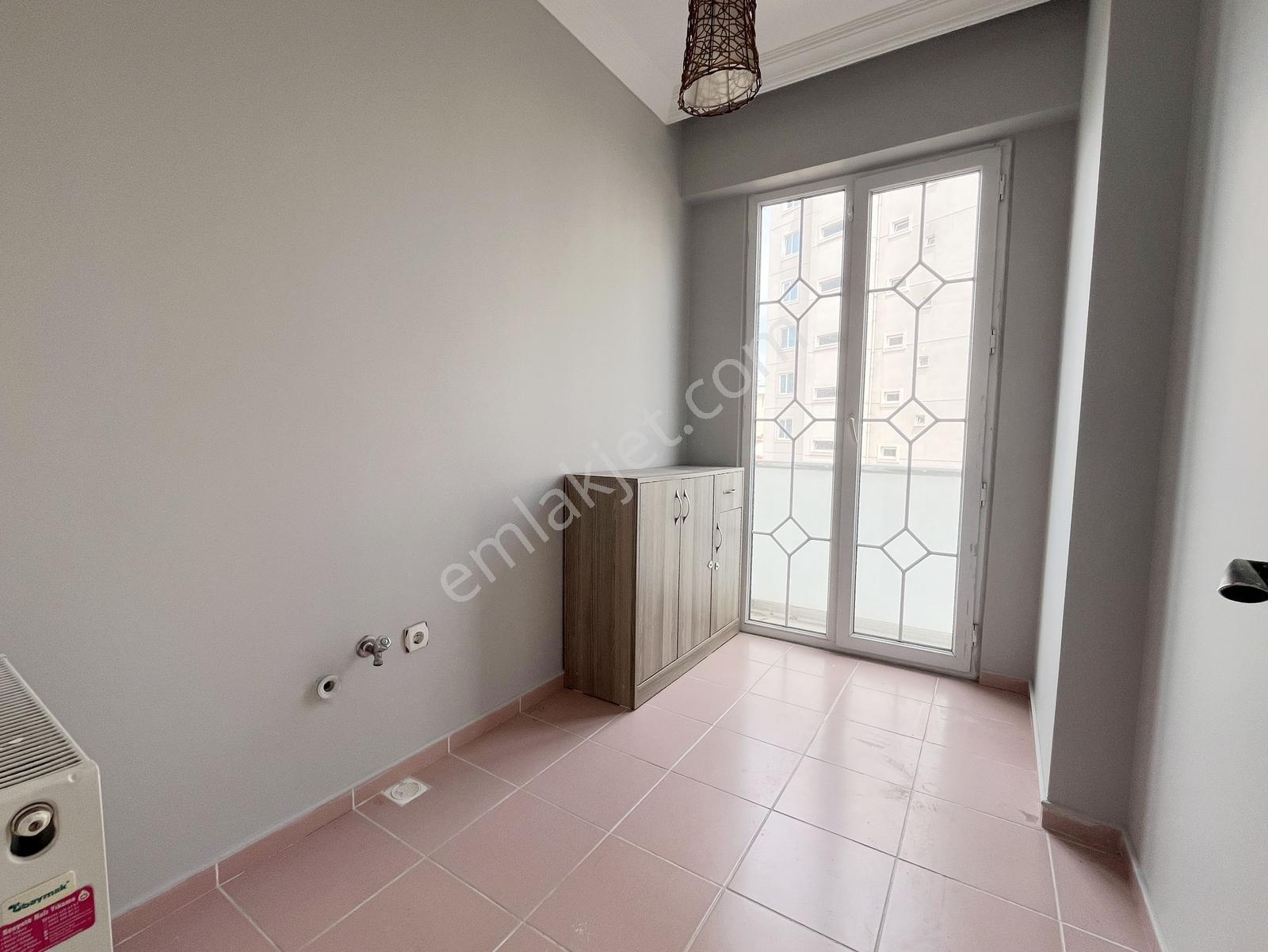 Satılık 2,5+1 Daire - 3. Kat - Kurtköy Merkez - Köşklü Sitesi - Görsel 9