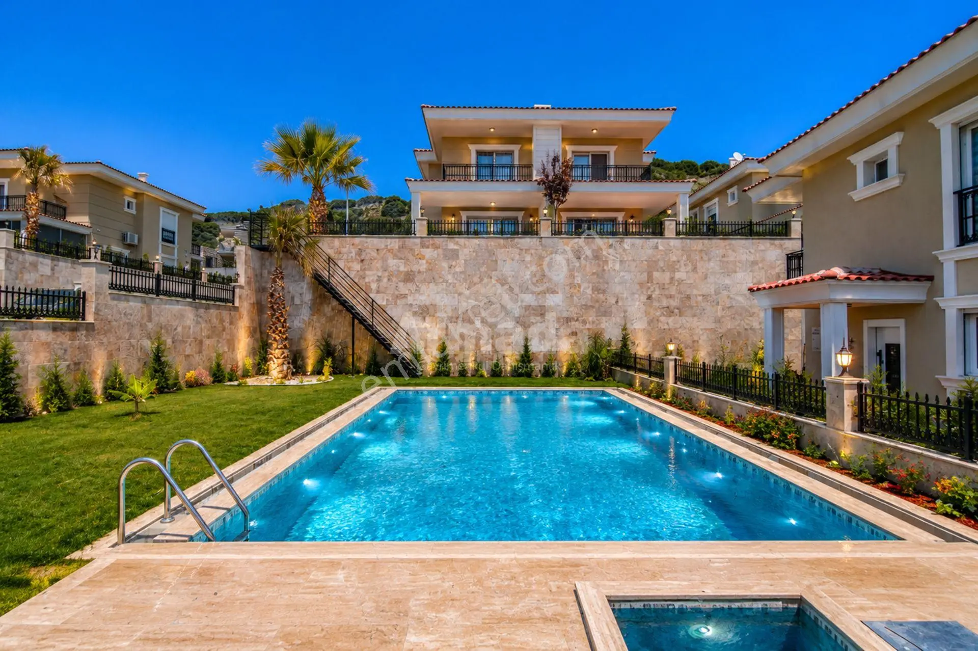 Aydın Söke İlçesinde Yer Alan Modern Şık Ve Prestijli Villa