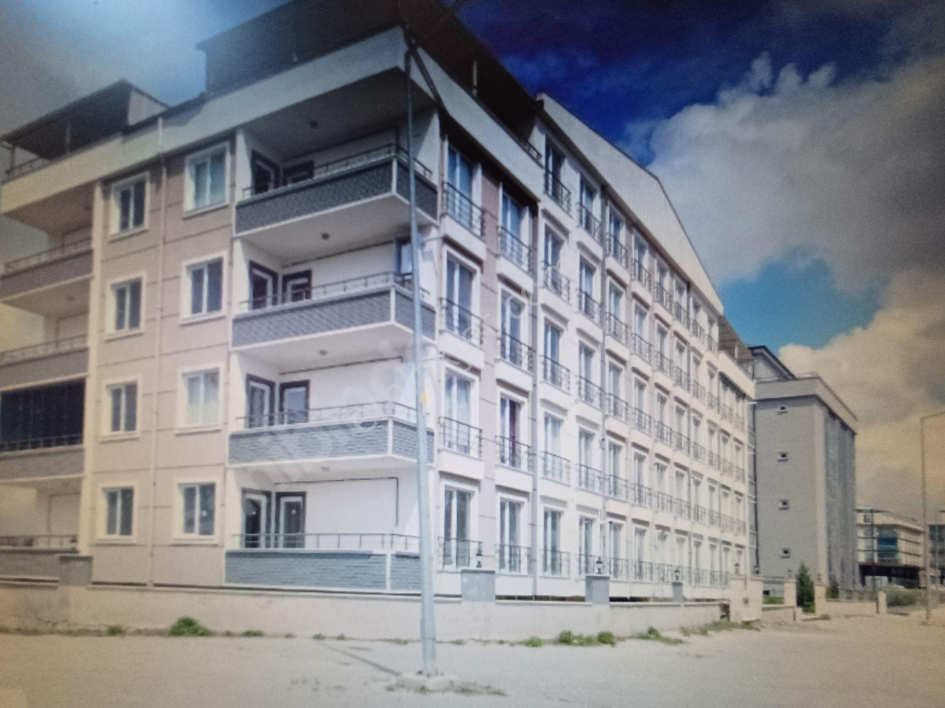 Cumhuriyet Mahallesinde 2+2 (2+1 ) Teraslı Dubleks Daire Satılıktır - Görsel 2
