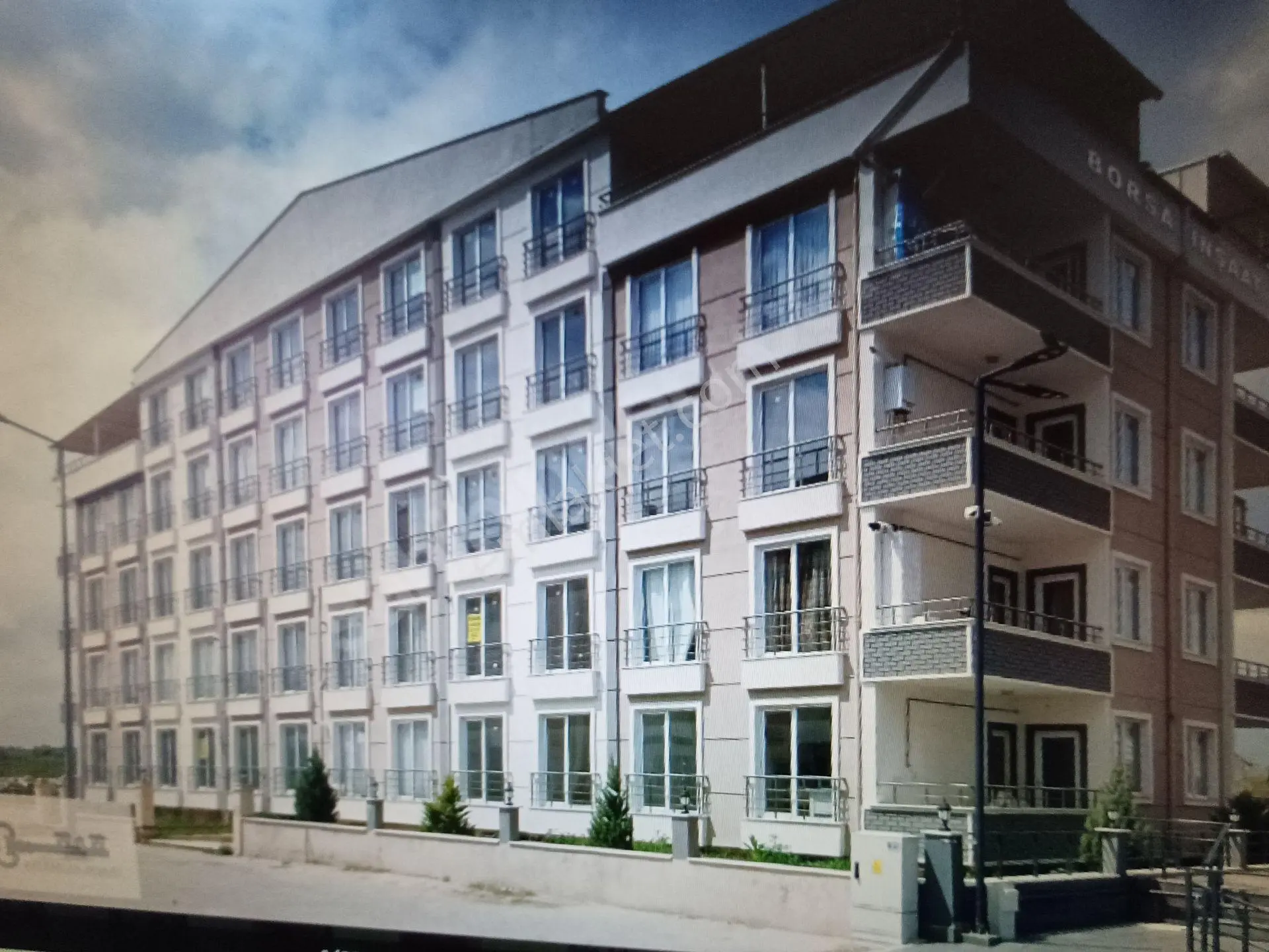 Cumhuriyet Mahallesinde 2+2 (2+1 ) Teraslı Dubleks Daire Satılıktır