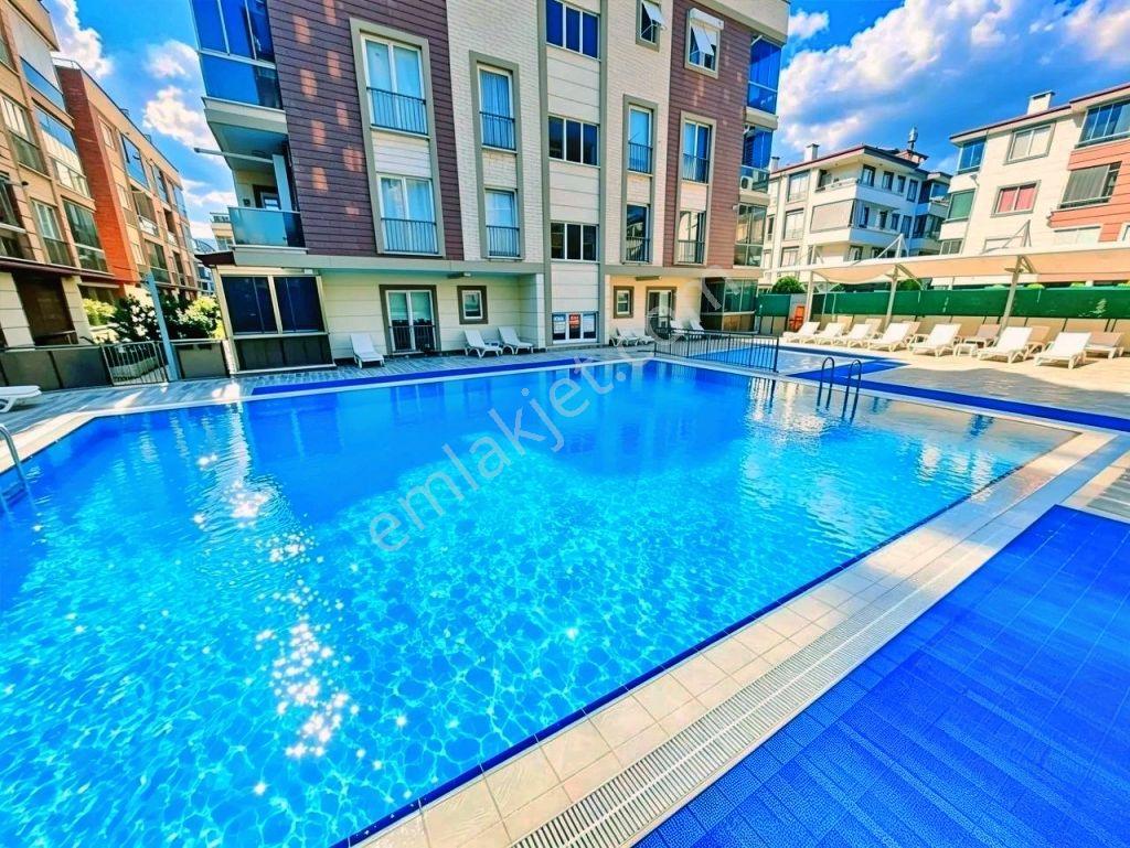 Uytundan Akçayda Havuzlu Kapalı Otoparklı Kiralık 6+1 Dubleks