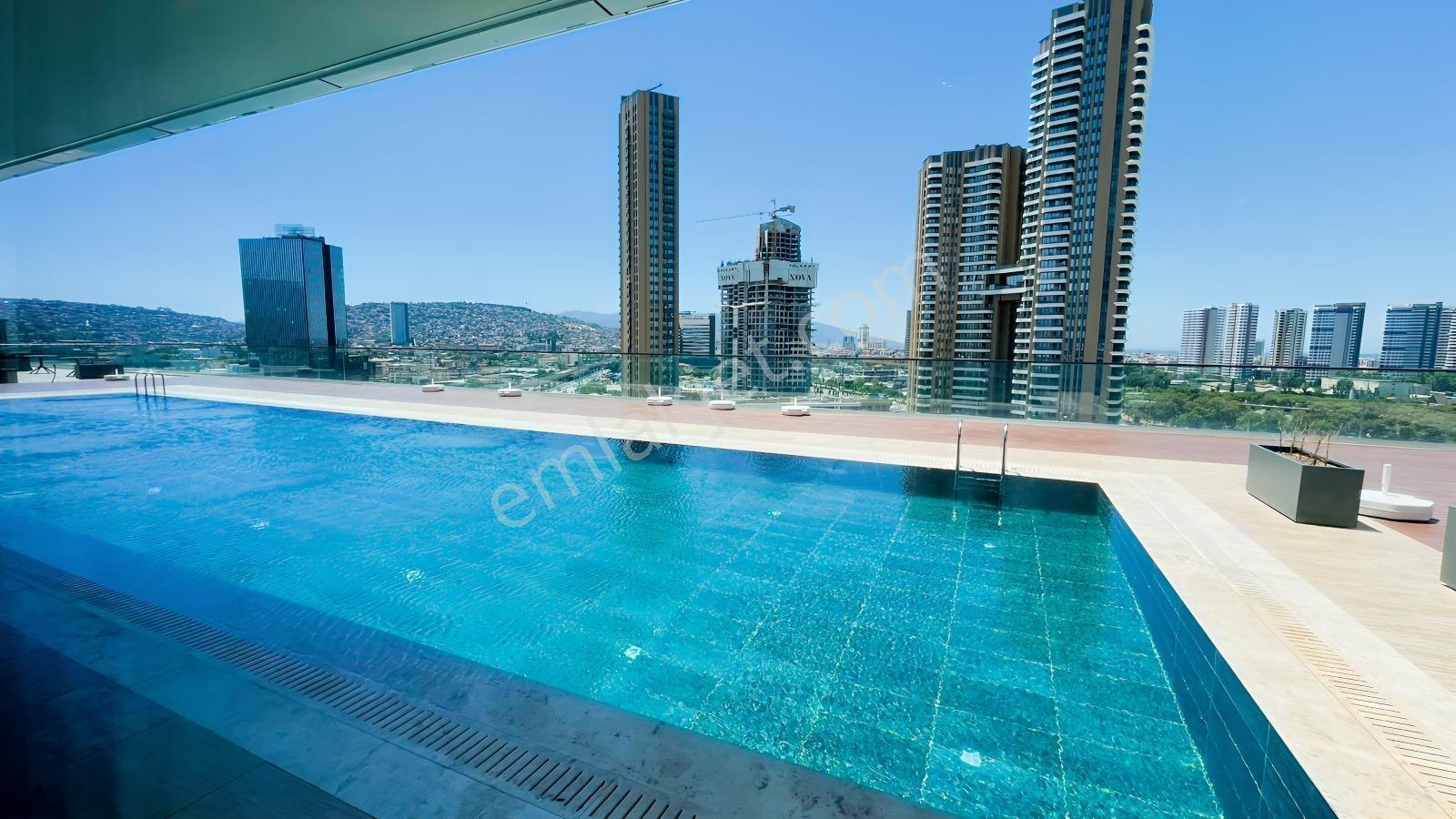 İzmirin En Güzel Gece Mazarasında Kiralık 1+1 Mobilyalı Daire - Görsel 11
