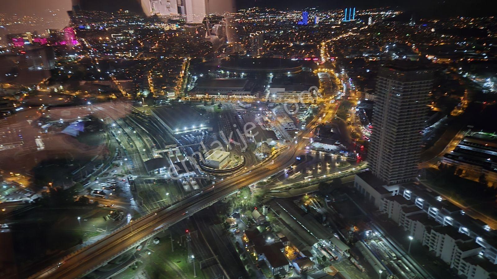 İzmirin En Güzel Gece Mazarasında Kiralık 1+1 Mobilyalı Daire - Görsel 35