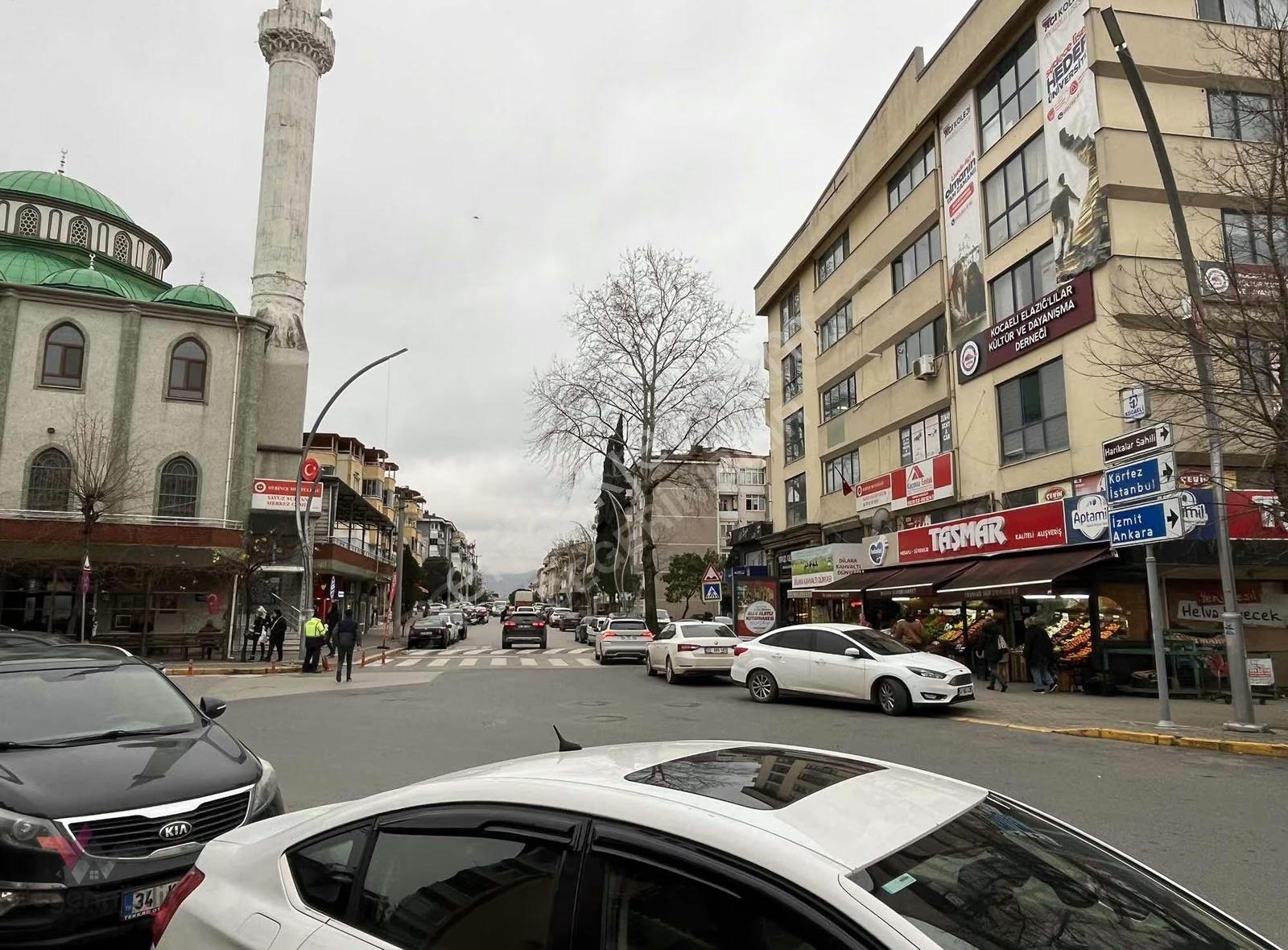 Derince 60 Evler Çarşı Merkez 3+1 Satılık Arakat Daire - Görsel 11
