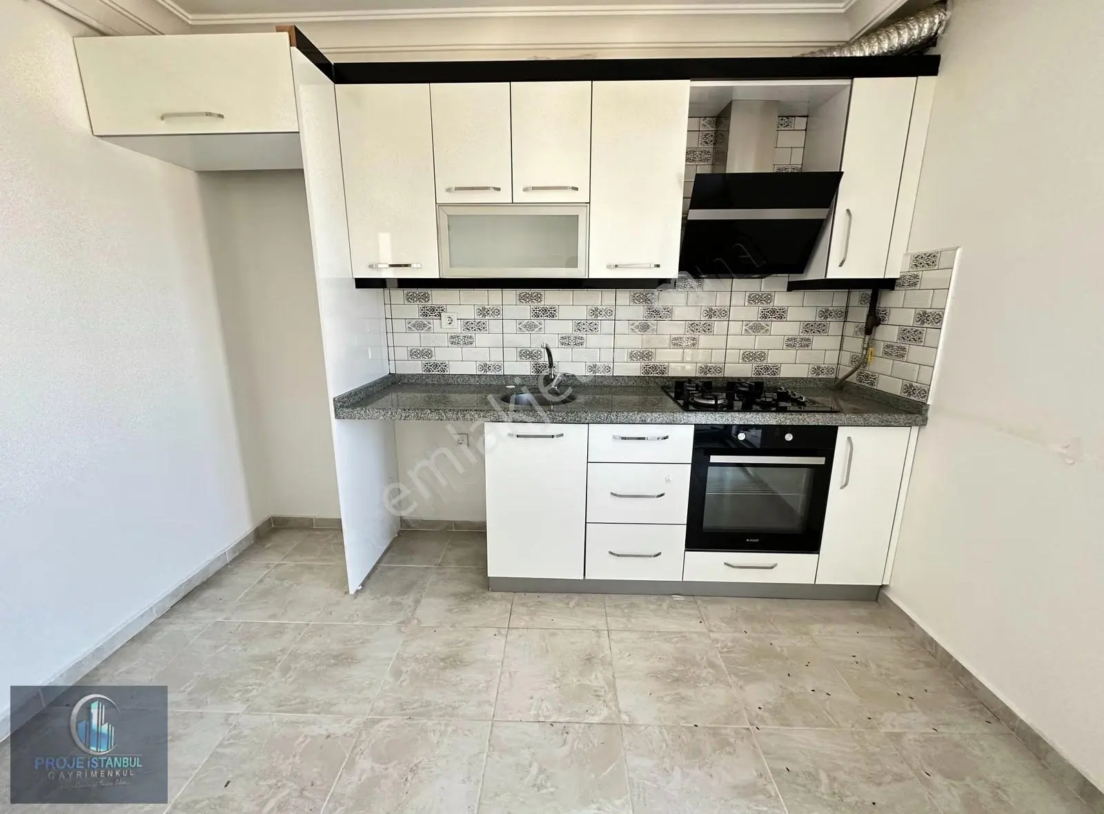 Pendik'de Site İçi Kiralık 2+1 Daire - Görsel 2