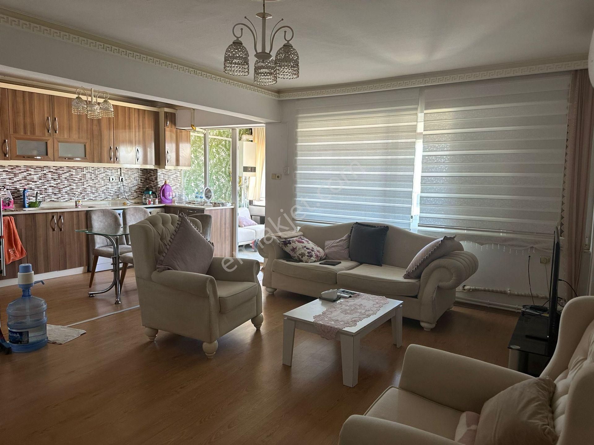 Kuşadası Merkezde 2+1 Eşyalı Kiralık Daire - Görsel 3