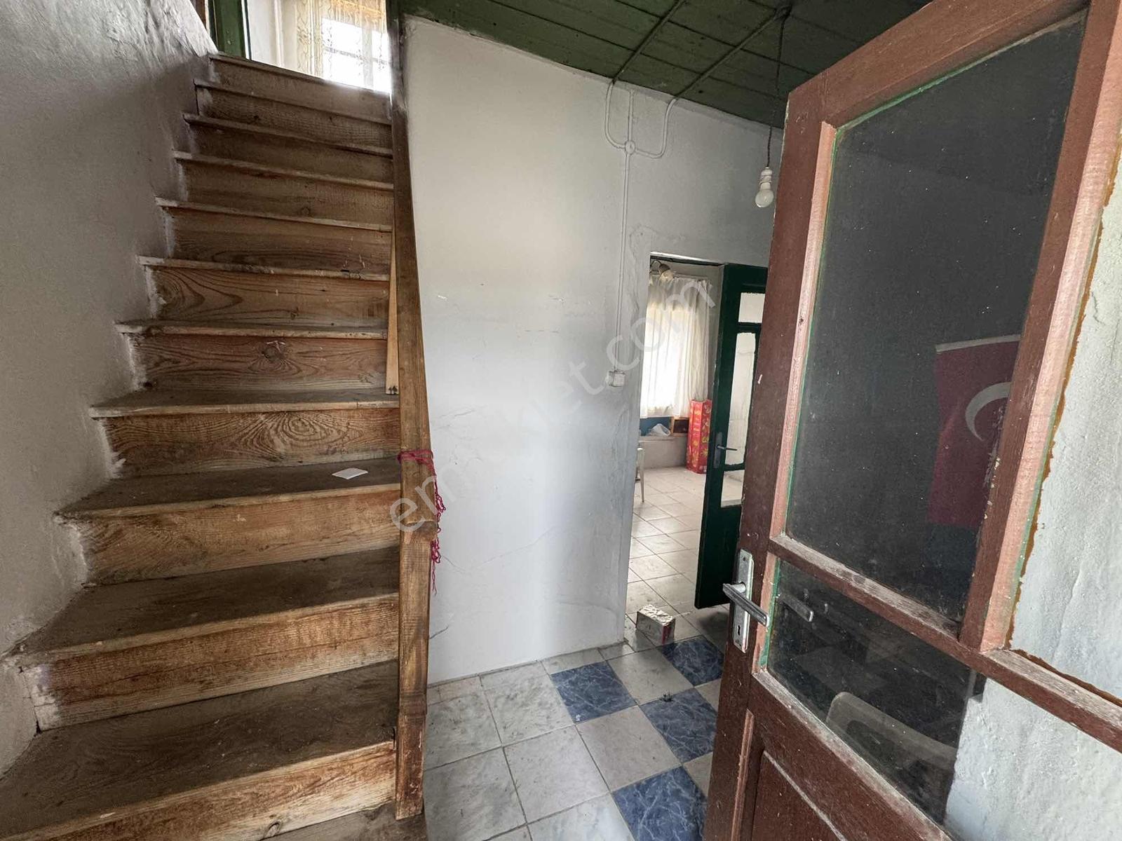 İzmir Bergama Ayasköy Kasabasında 2 Katlı Bahçeli Müstakil Ev - Görsel 16