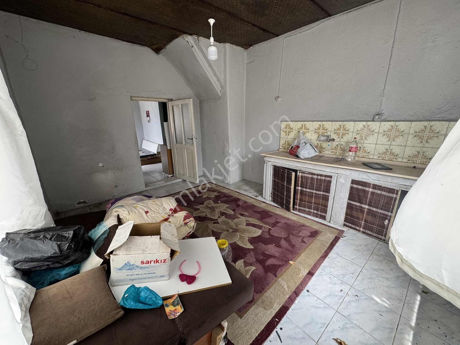 İzmir Bergama Ayasköy Kasabasında 2 Katlı Bahçeli Müstakil Ev - Görsel 9