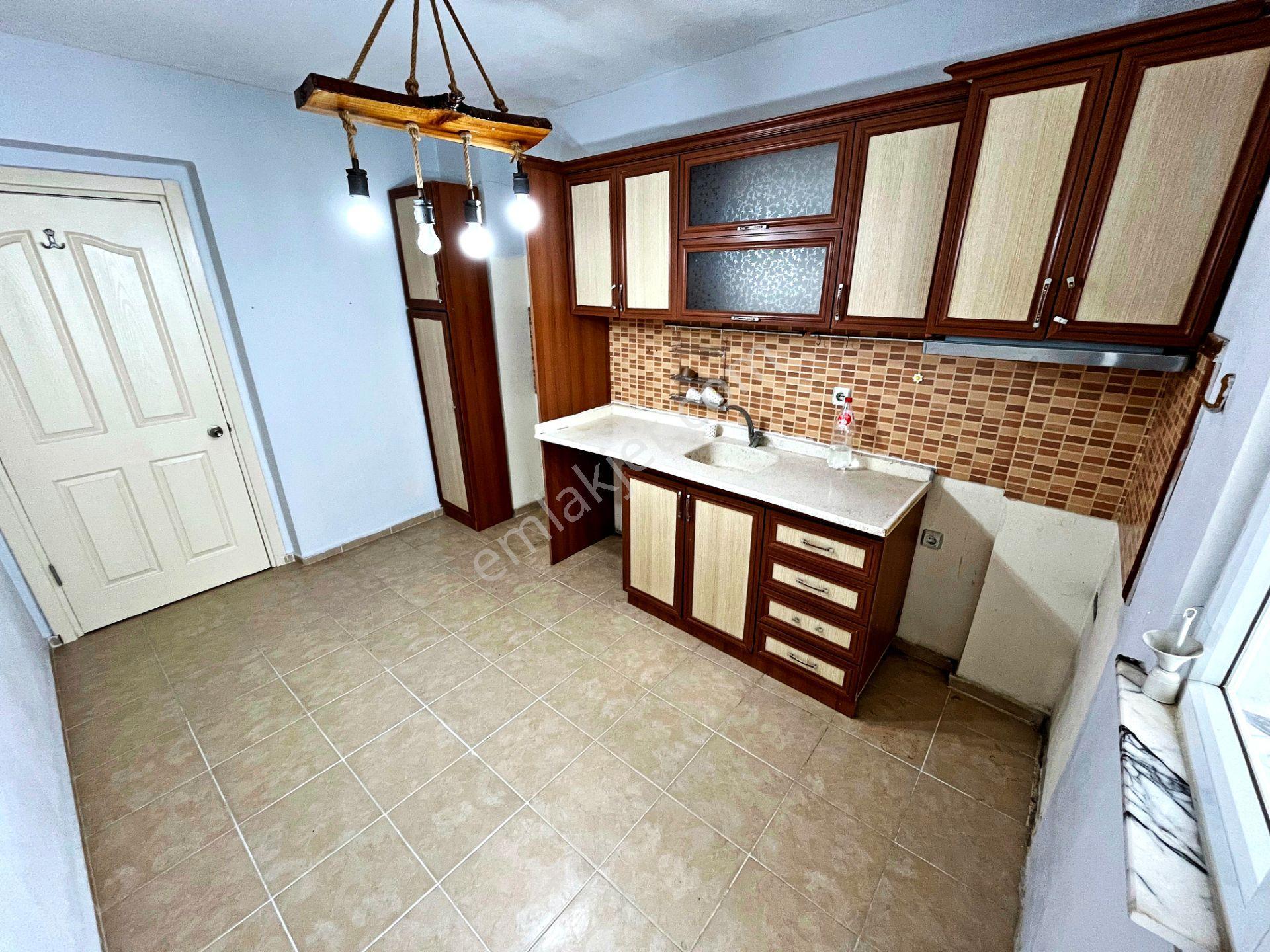 Aktif'ten Akçay'da Satılık Denize 300mt Arakat Ayrı Mutfaklı Geniş 2+1 Daire