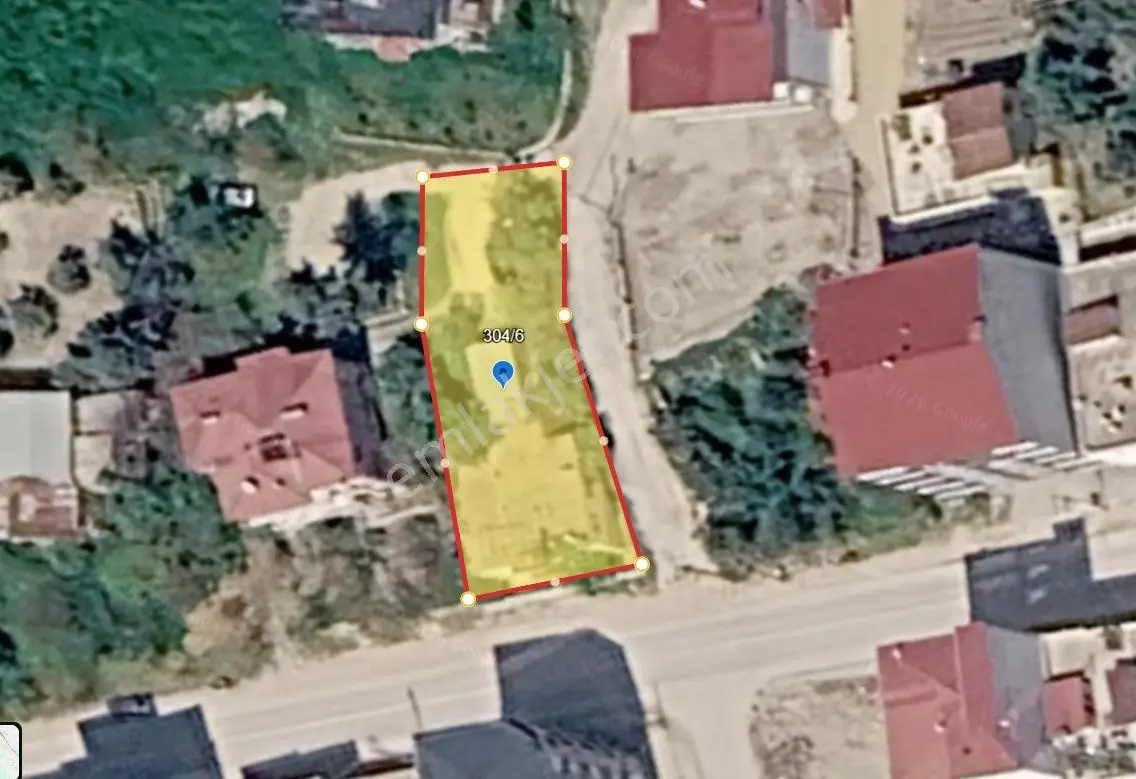 Han Emlak'tan Mut Meydan Mah.de Satılık Konut+ticari İmarlı Arsa