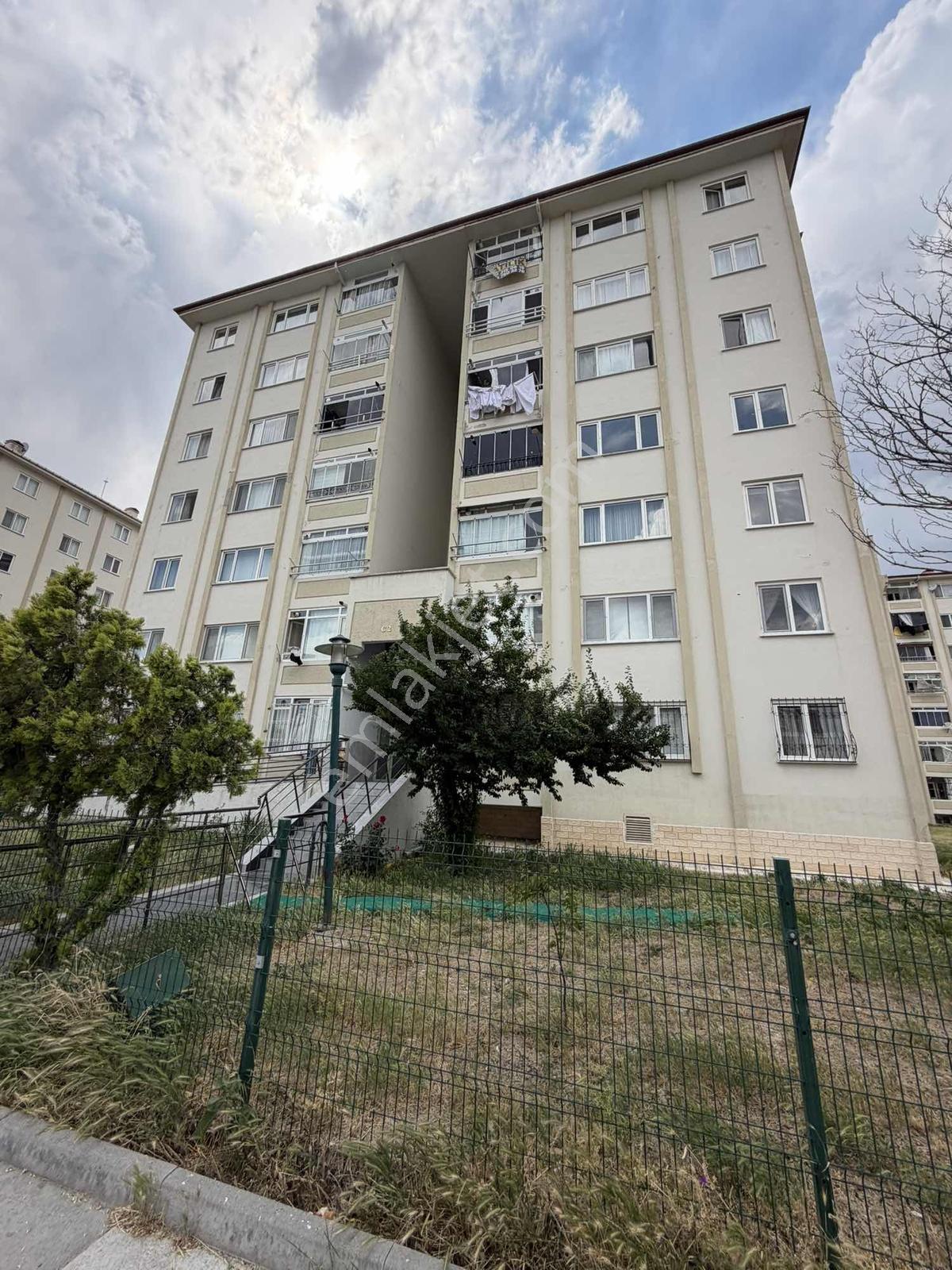 A L C Den Orta Pınar Tokide Ara Katta Asansörlü 3+1 Satılık